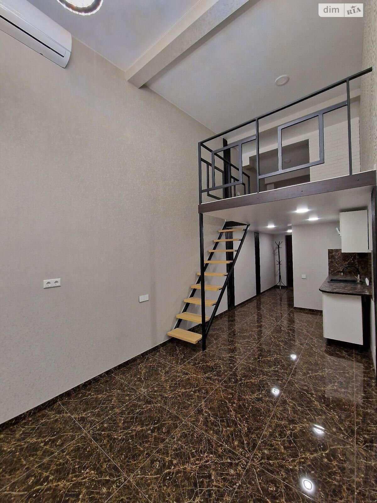 Продажа трехкомнатной квартиры в Харькове, на просп. Героев Харькова 118, фото 1 Продажа трехкомнатной квартиры в Харькове, на просп. Героев Харькова 118, фото 1