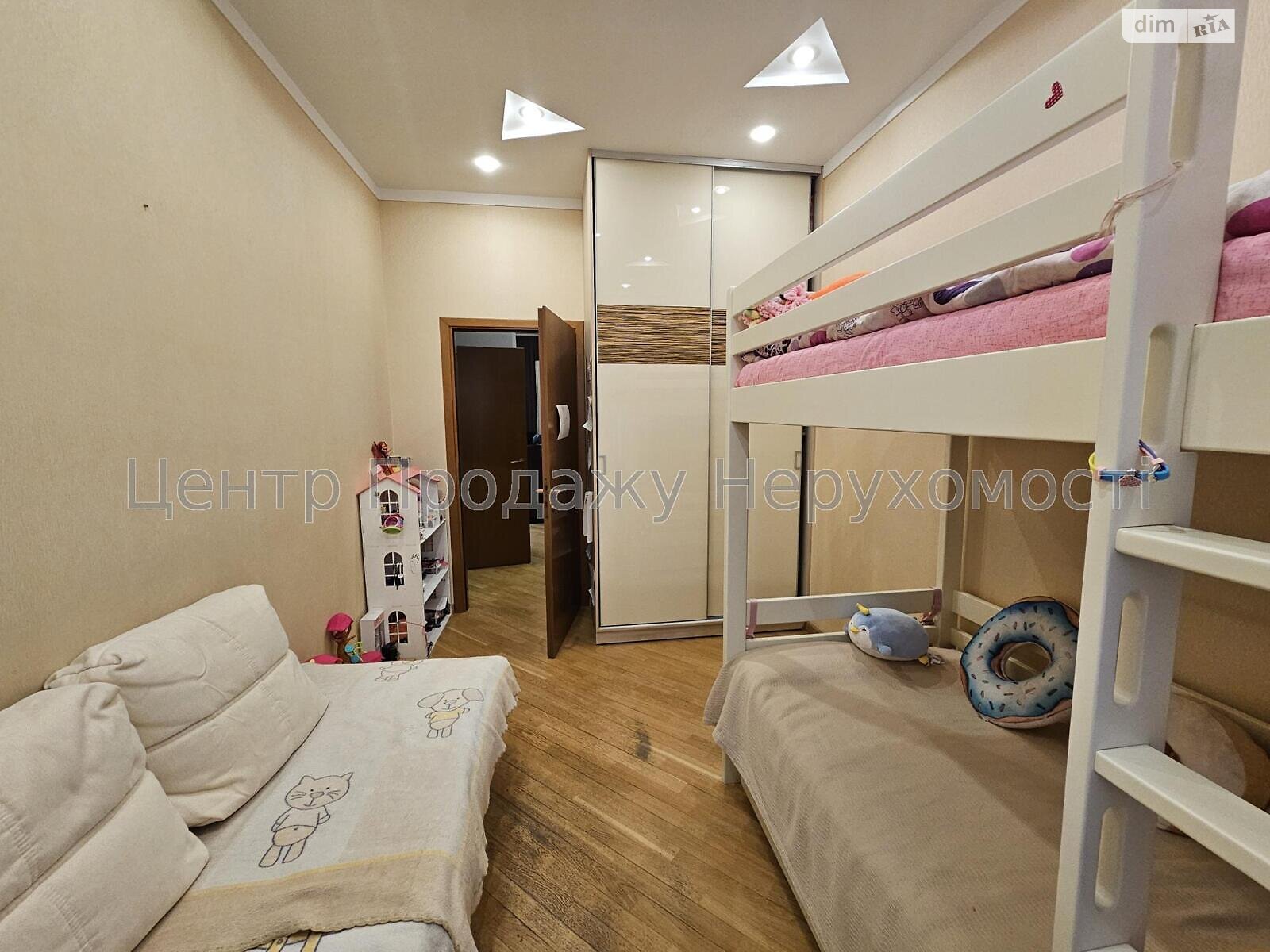 Продажа трехкомнатной квартиры в Харькове, на ул. Зойфера Юры 3А, район Госпром фото 1 Продажа трехкомнатной квартиры в Харькове, на ул. Зойфера Юры 3А, район Госпром фото 1