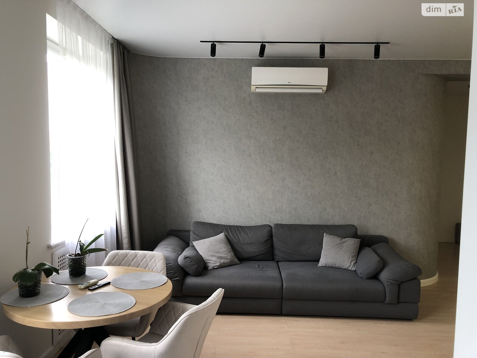 Продажа трехкомнатной квартиры в Харькове, на просп. Александровский 122А, район ХТЗ фото 1 Продажа трехкомнатной квартиры в Харькове, на просп. Александровский 122А, район ХТЗ фото 1