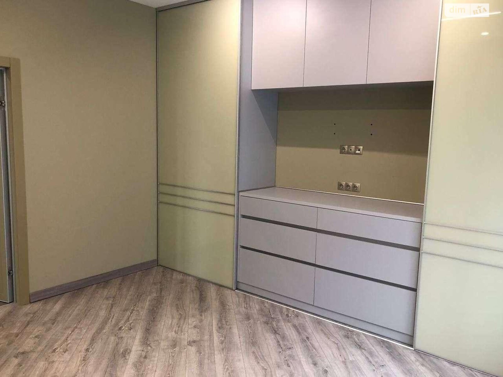 Продаж трикімнатної квартири в Харкові, на вул. Кабанова Дача 14, район Журавлiвка фото 1 Продаж трикімнатної квартири в Харкові, на вул. Кабанова Дача 14, район Журавлiвка фото 1