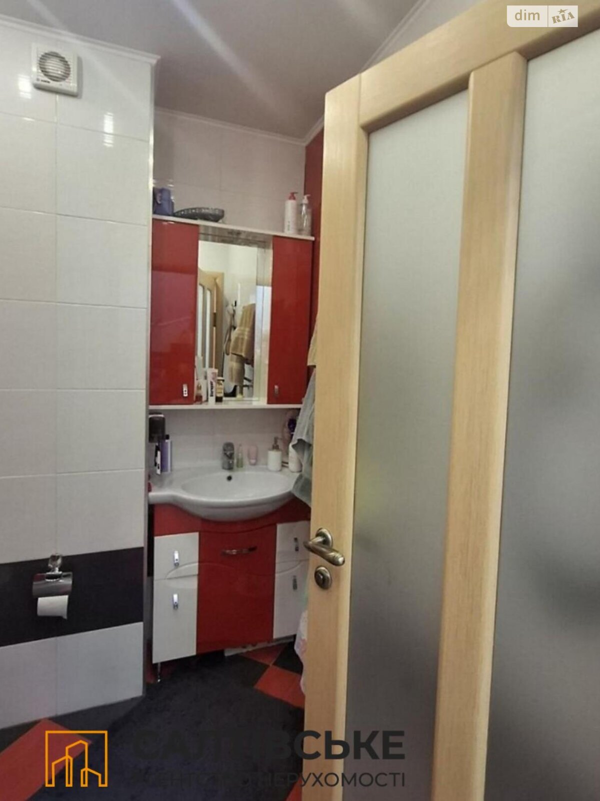 Продажа трехкомнатной квартиры в Харькове, на ул. Новоалександровская 54А, район Журавлевка фото 1 Продажа трехкомнатной квартиры в Харькове, на ул. Новоалександровская 54А, район Журавлевка фото 1