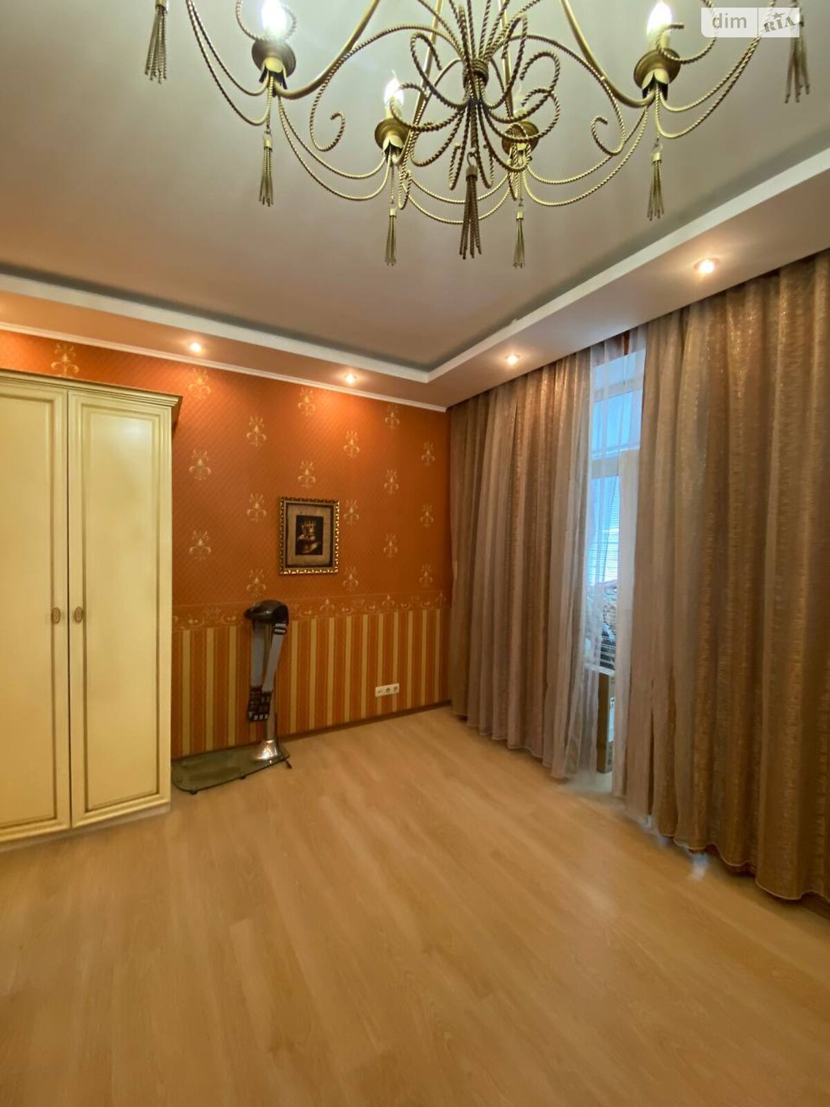 Продаж трикімнатної квартири в Харкові, на вул. Миколи Хвильового 11, район Нагірний (Київський) фото 1 Продаж трикімнатної квартири в Харкові, на вул. Миколи Хвильового 11, район Нагірний (Київський) фото 1