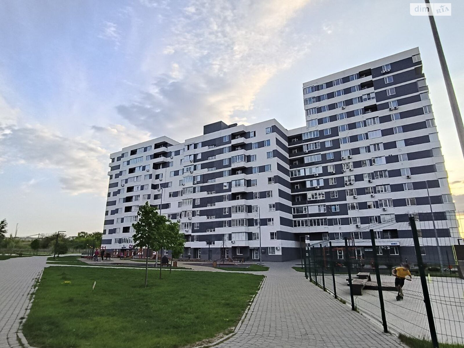 Продажа трехкомнатной квартиры в Харькове, на просп. Героев Харькова 156, район undefined фото 1 Продажа трехкомнатной квартиры в Харькове, на просп. Героев Харькова 156, район undefined фото 1