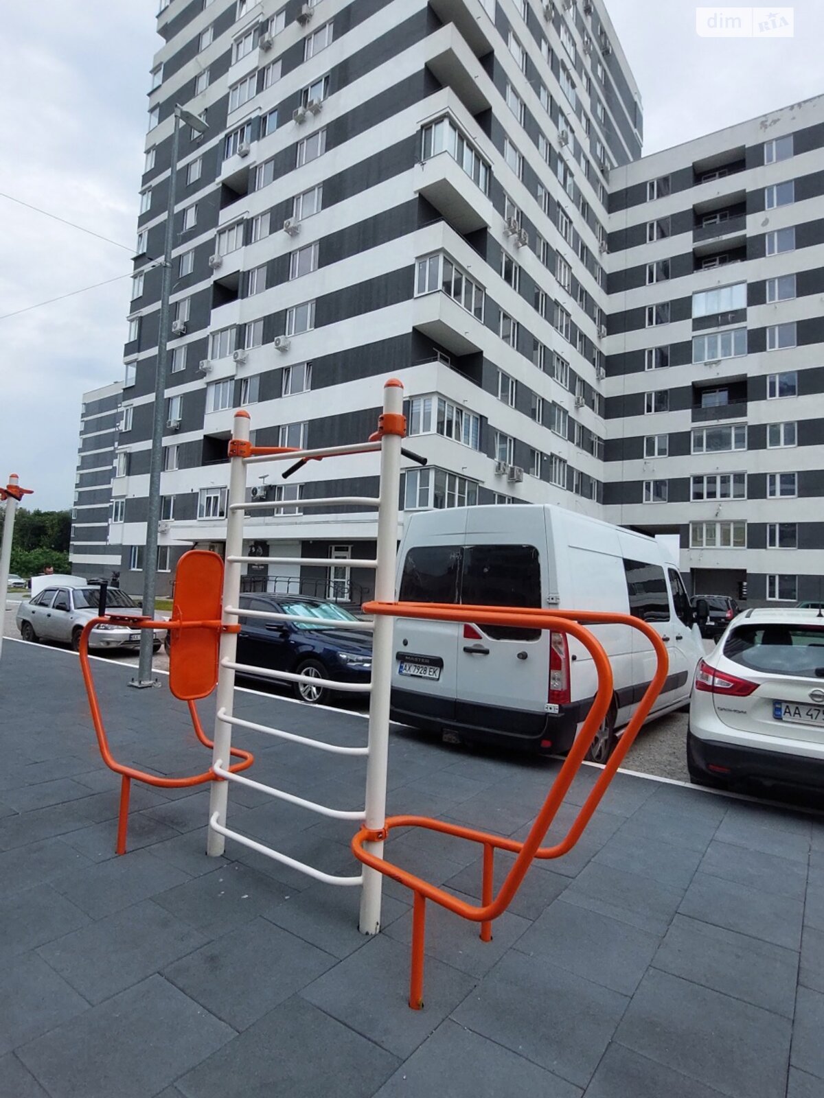 Продажа трехкомнатной квартиры в Харькове, на просп. Героев Харькова 162, район Новые Дома фото 1 Продажа трехкомнатной квартиры в Харькове, на просп. Героев Харькова 162, район Новые Дома фото 1