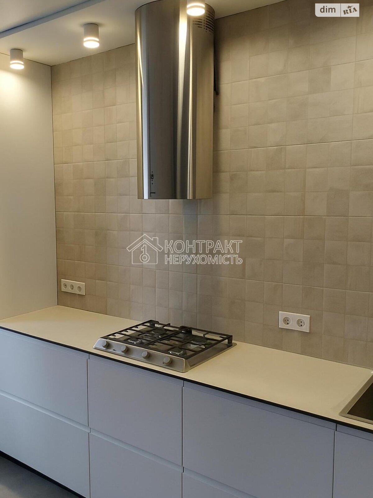 Продажа трехкомнатной квартиры в Харькове, на просп. Героев Харькова, район Новые Дома фото 1