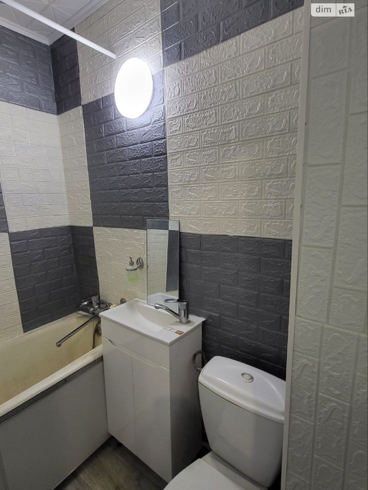 Продажа трехкомнатной квартиры в Харькове, на ул. Садовопарковая 8, район Новые Дома фото 1