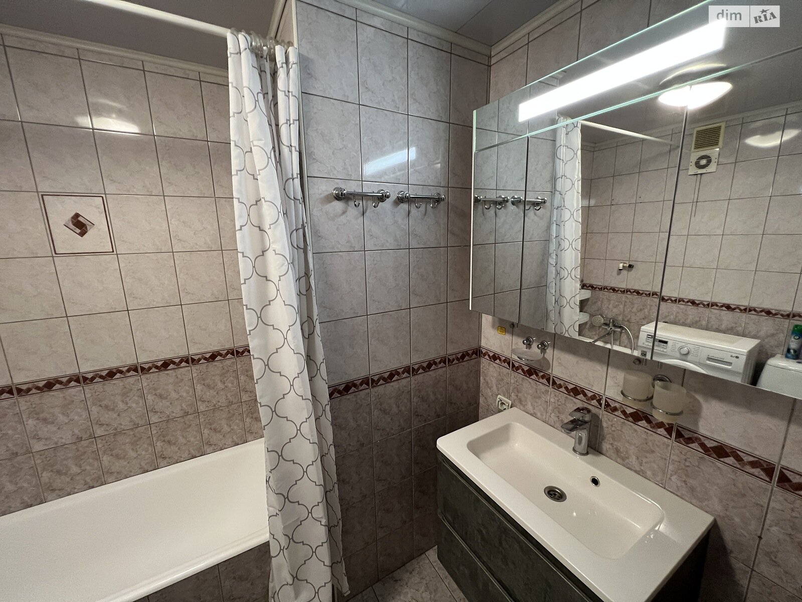 Продажа трехкомнатной квартиры в Харькове, на ул. Защитников Неба 47А, район Павлово Поле фото 1 Продажа трехкомнатной квартиры в Харькове, на ул. Защитников Неба 47А, район Павлово Поле фото 1