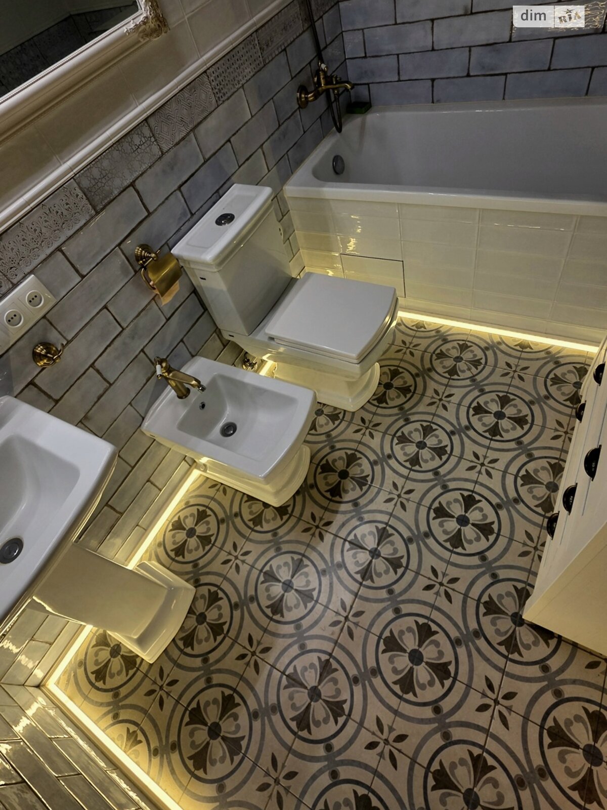 Продажа трехкомнатной квартиры в Харькове, на майд. Павловский 2, район Подол фото 1