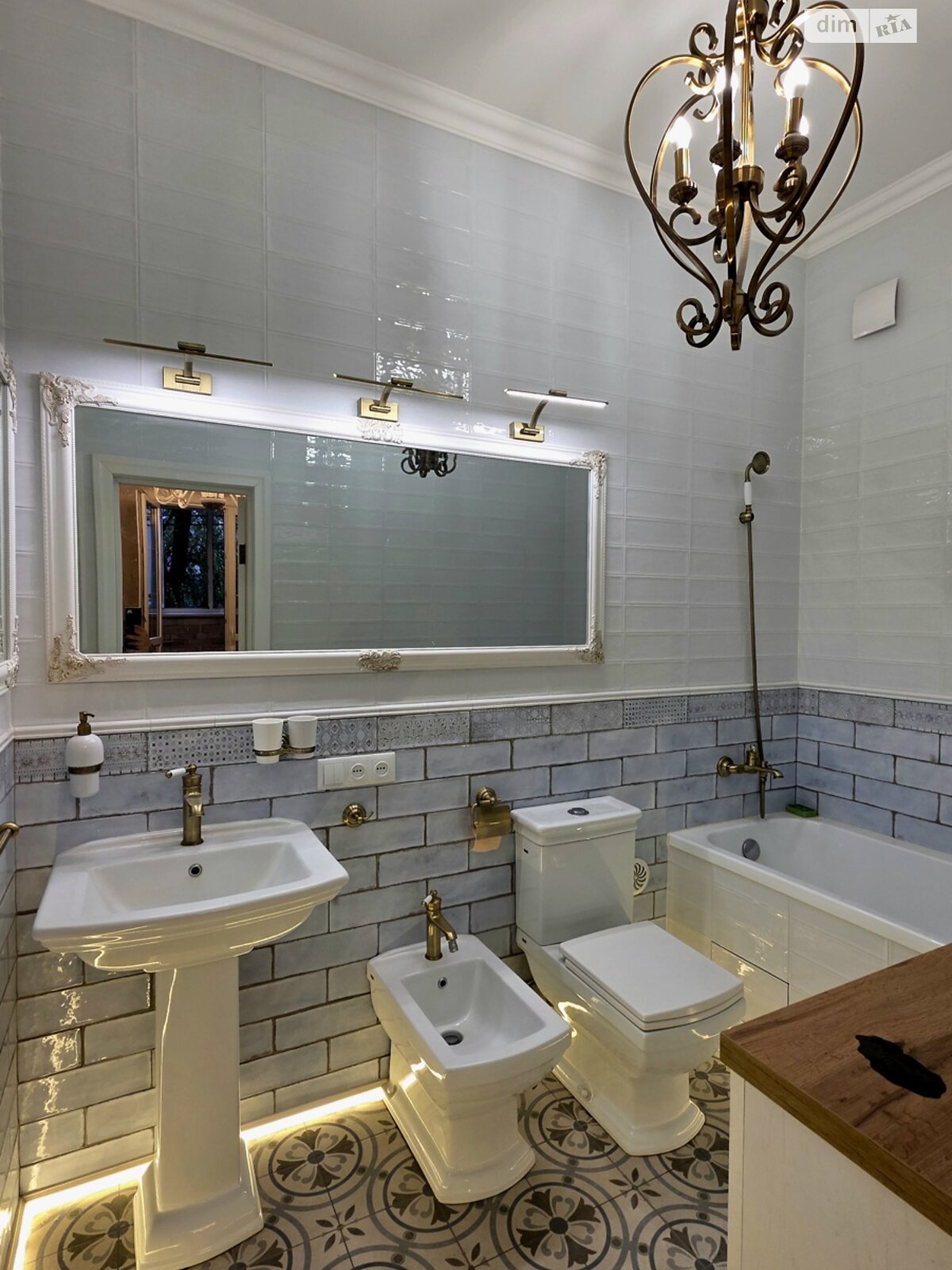 Продажа трехкомнатной квартиры в Харькове, на майд. Павловский 2, район Подол фото 1