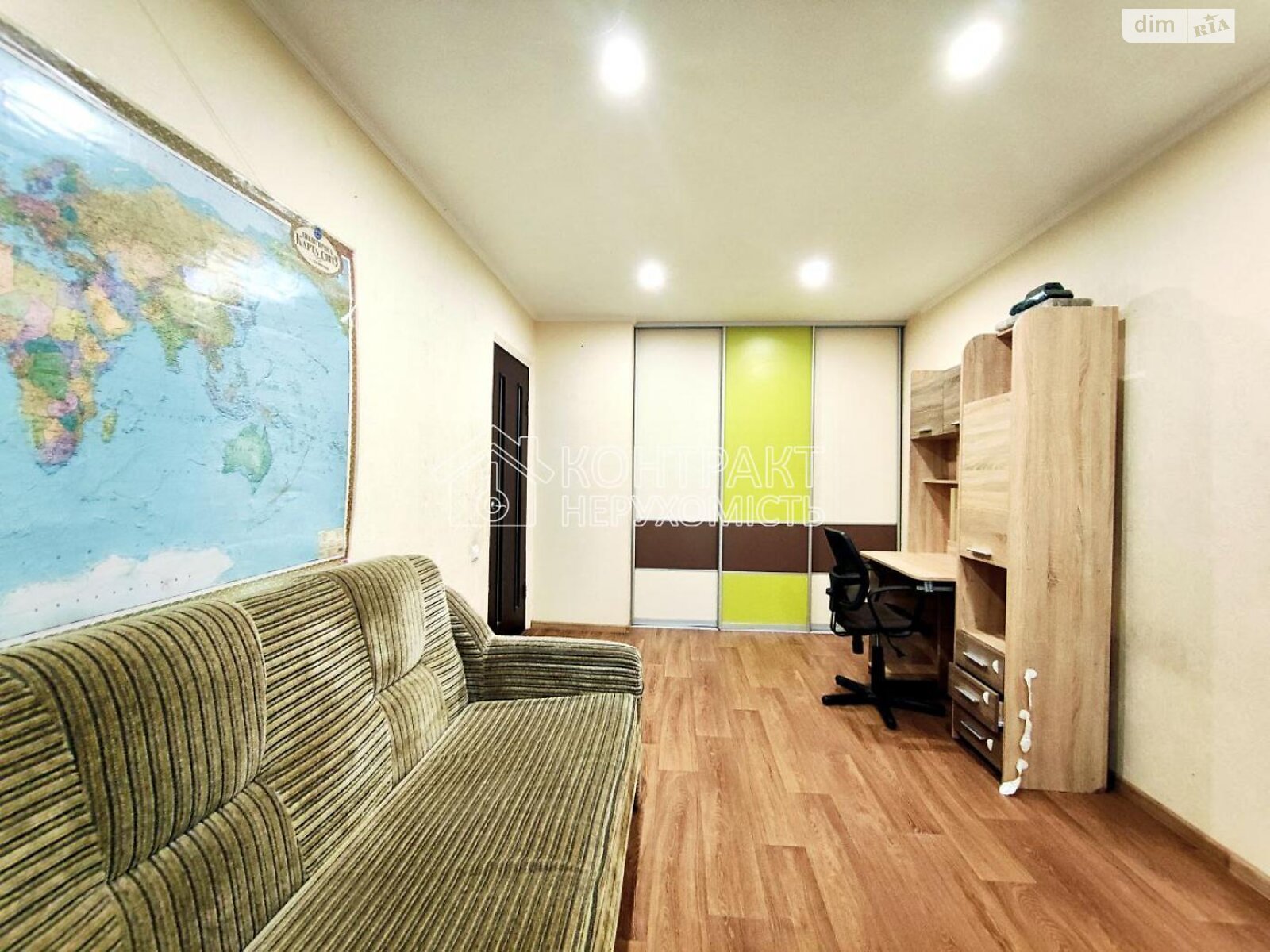 Продажа трехкомнатной квартиры в Харькове, на ул. Астрономическая, район Поселок Жуковского фото 1