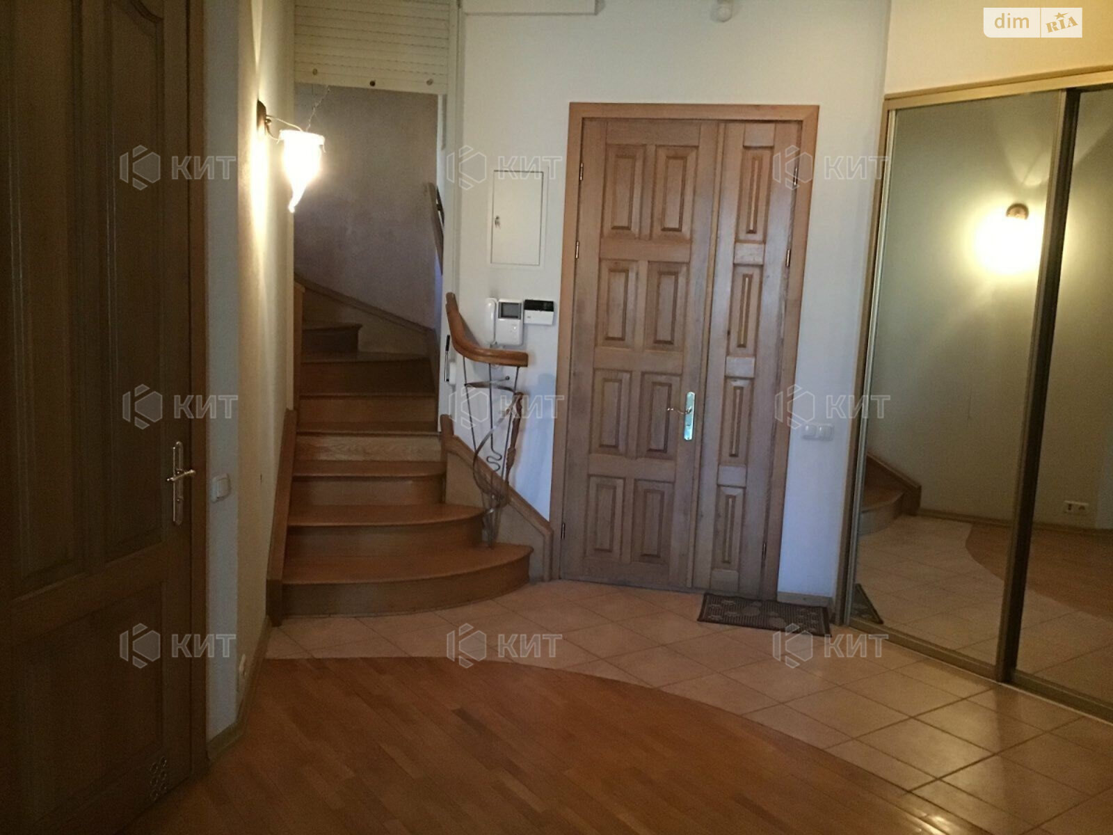 Продаж чотирикімнатної квартири в Харкові, на в'їзд Німецький 5, район Центр фото 1 Продаж чотирикімнатної квартири в Харкові, на в'їзд Німецький 5, район Центр фото 1