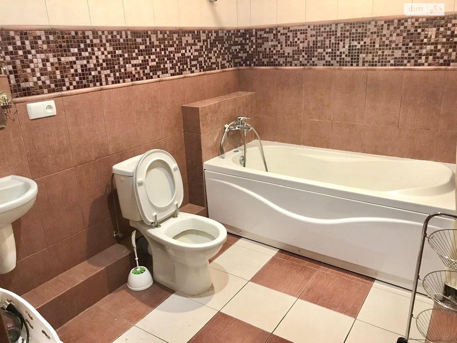 Продажа четырехкомнатной квартиры в Харькове, на ул. Университетская 9, район Университетская Горка фото 1 Продажа четырехкомнатной квартиры в Харькове, на ул. Университетская 9, район Университетская Горка фото 1