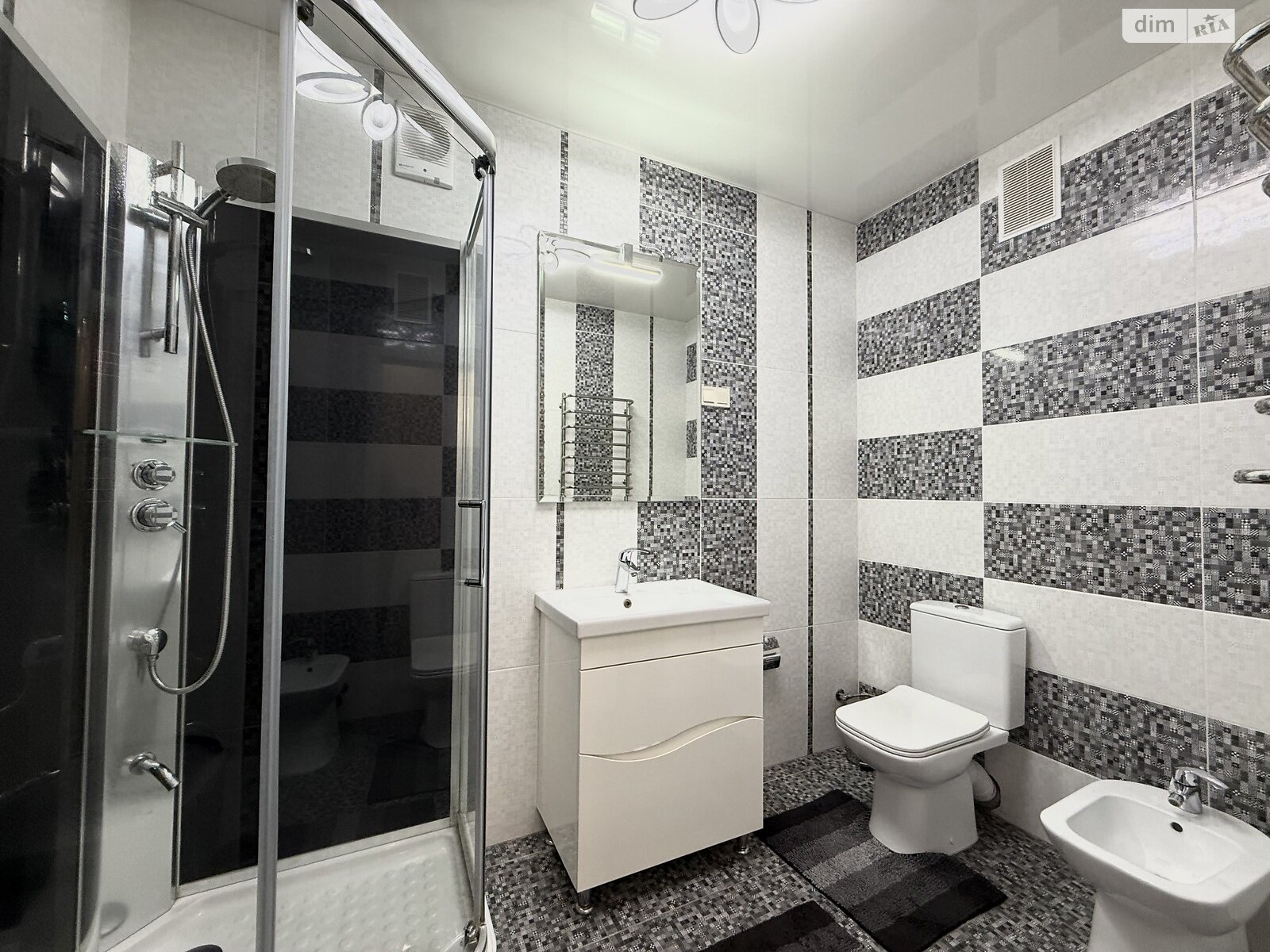 Продажа двухкомнатной квартиры в Хмельницком, на ул. Лесогриневецкая 18Б, район Озёрный фото 1