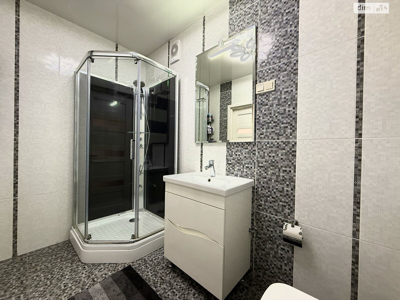 Продажа двухкомнатной квартиры в Хмельницком, на ул. Лесогриневецкая 18Б, район Озёрный фото 1