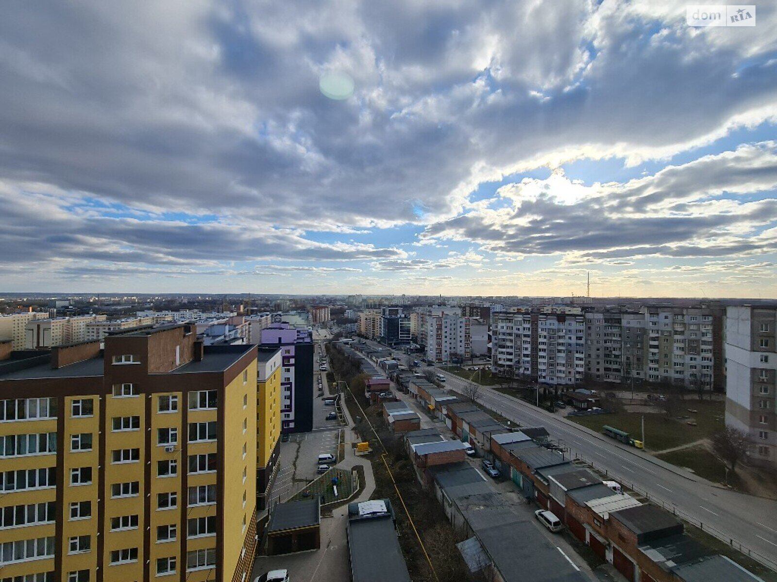 Продаж п`ятикімнатної квартири в Хмельницькому, на вул. Кармелюка, район Озерна фото 1