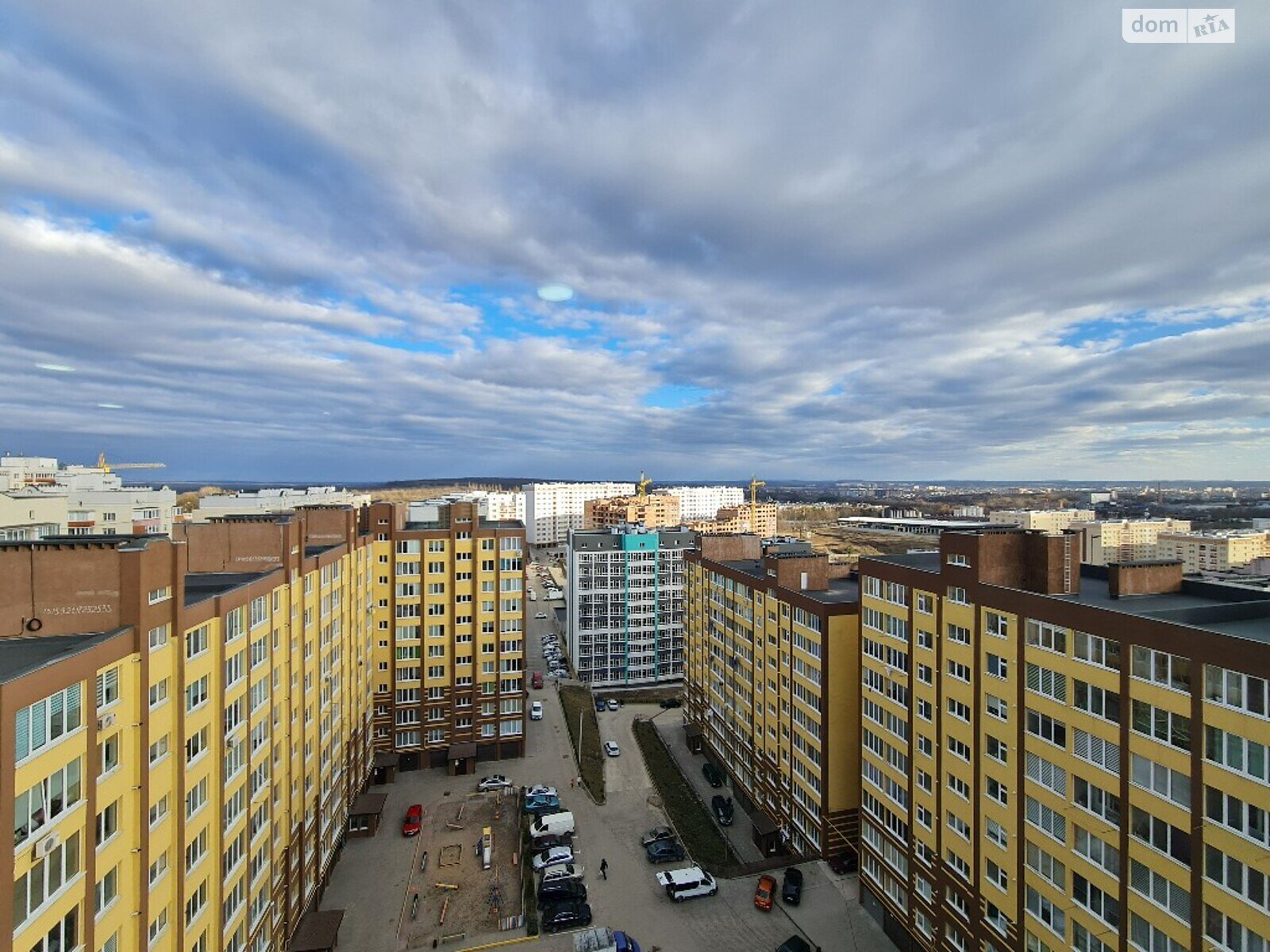 Продаж п`ятикімнатної квартири в Хмельницькому, на вул. Кармелюка, район Озерна фото 1