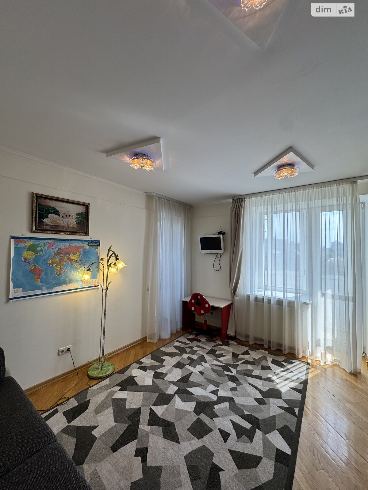 Продажа трехкомнатной квартиры в Хмельницком, на ул. Парковая 6/2, район Старый город (старый базар) фото 1 Продажа трехкомнатной квартиры в Хмельницком, на ул. Парковая 6/2, район Старый город (старый базар) фото 1
