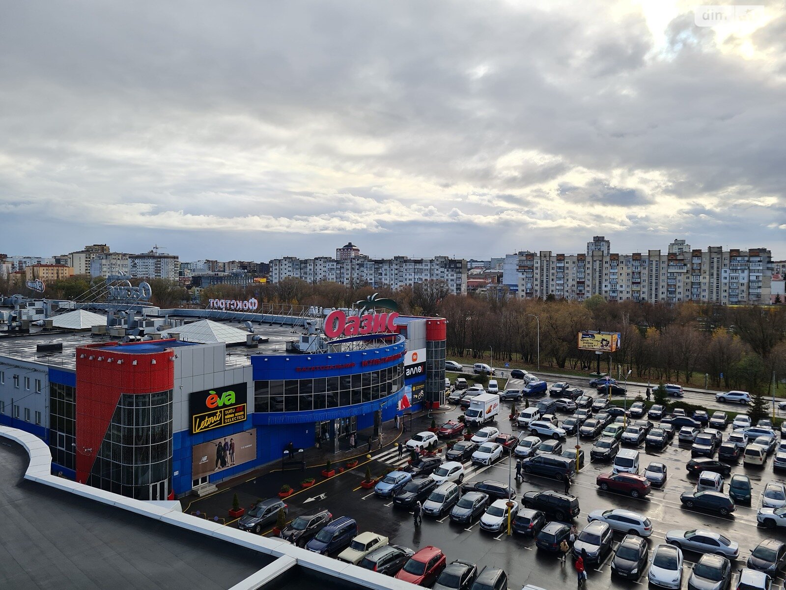 Продаж трикімнатної квартири в Хмельницькому, на вул. Степана Бандери, район Центр фото 1