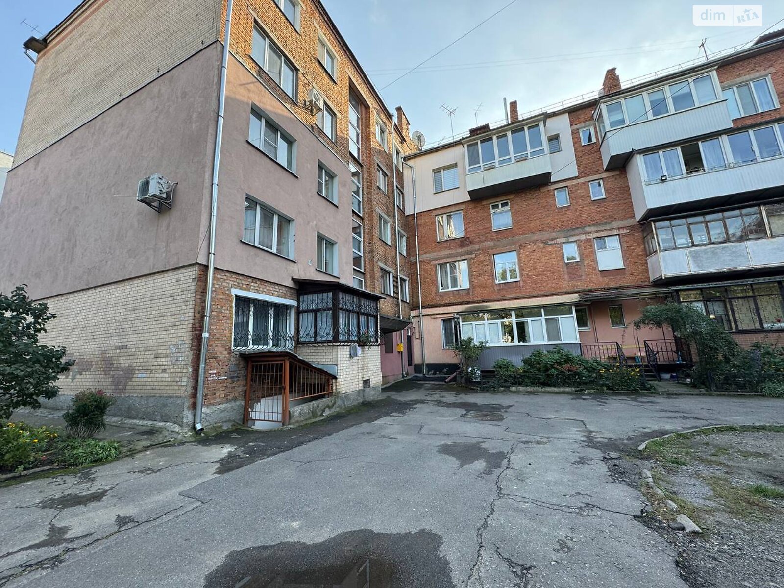 Продажа трехкомнатной квартиры в Хмельницком, на ул. Героев Майдана 17, кв. 21, район Центр фото 1 Продажа трехкомнатной квартиры в Хмельницком, на ул. Героев Майдана 17, кв. 21, район Центр фото 1