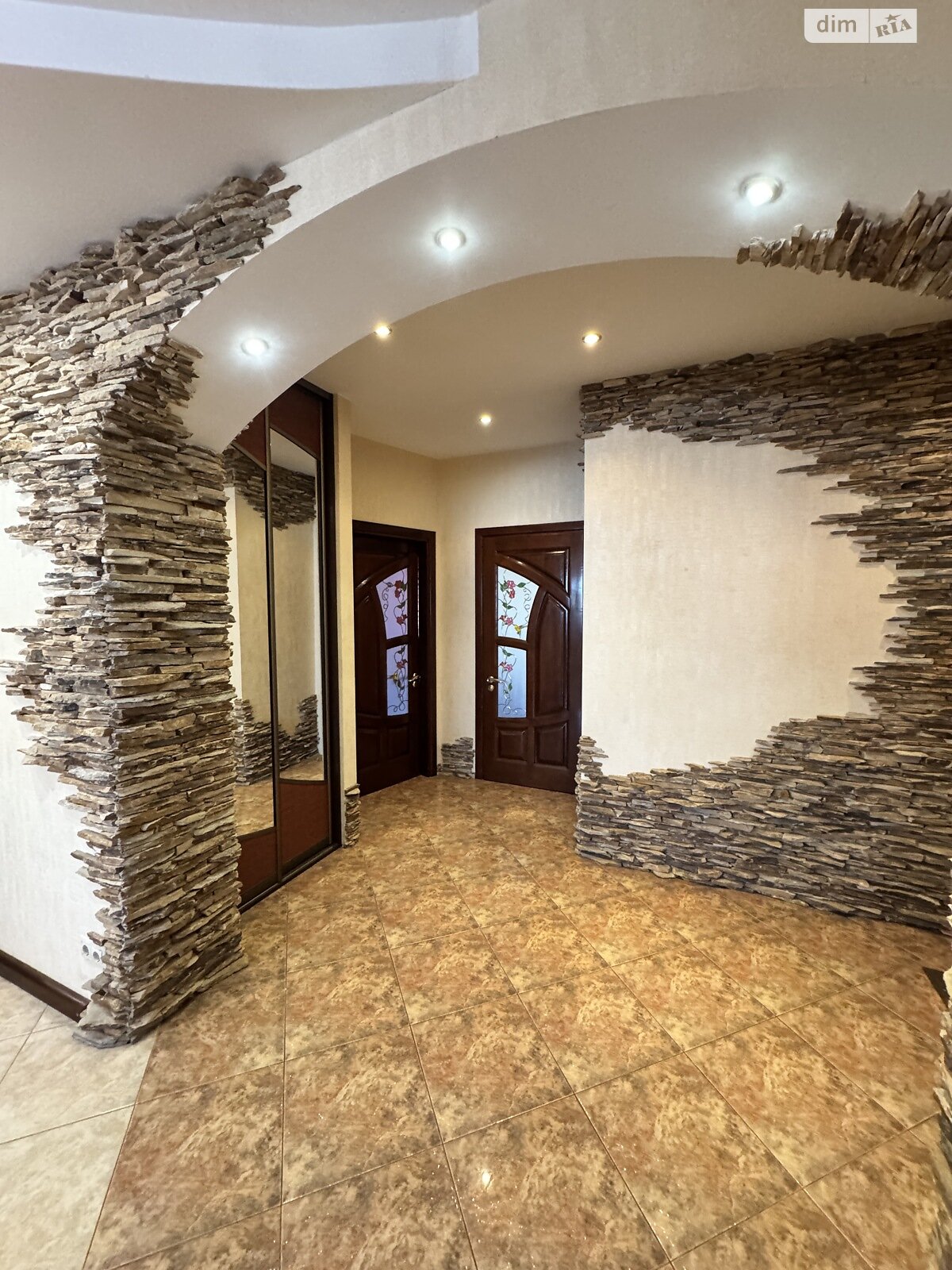 Продаж трикімнатної квартири в Хмельницькому, на вул. Героїв Майдану 48, район Центр фото 1