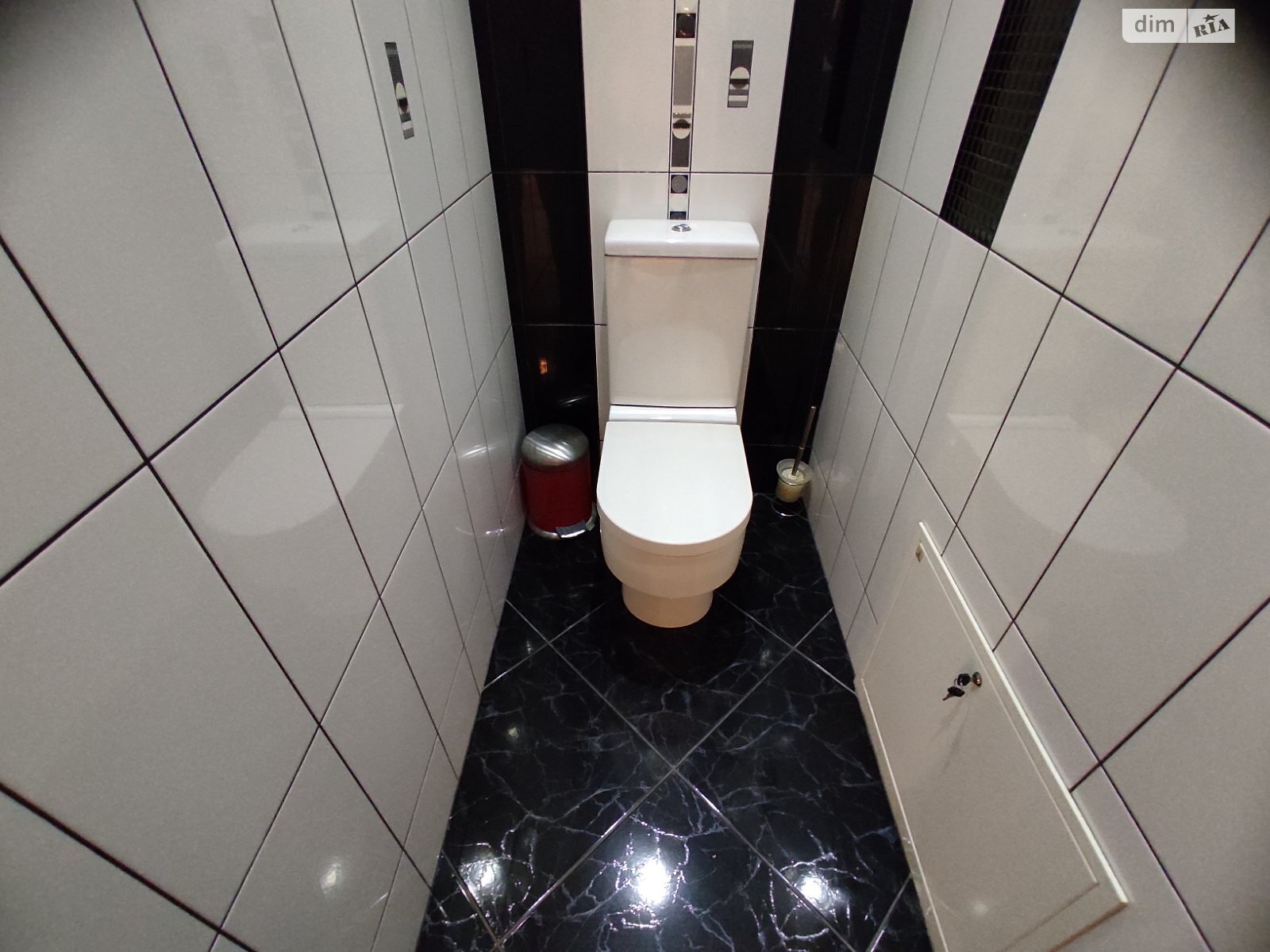 Продаж трикімнатної квартири в Хмельницькому, на вул. Героїв Майдану 48, район Центр фото 1