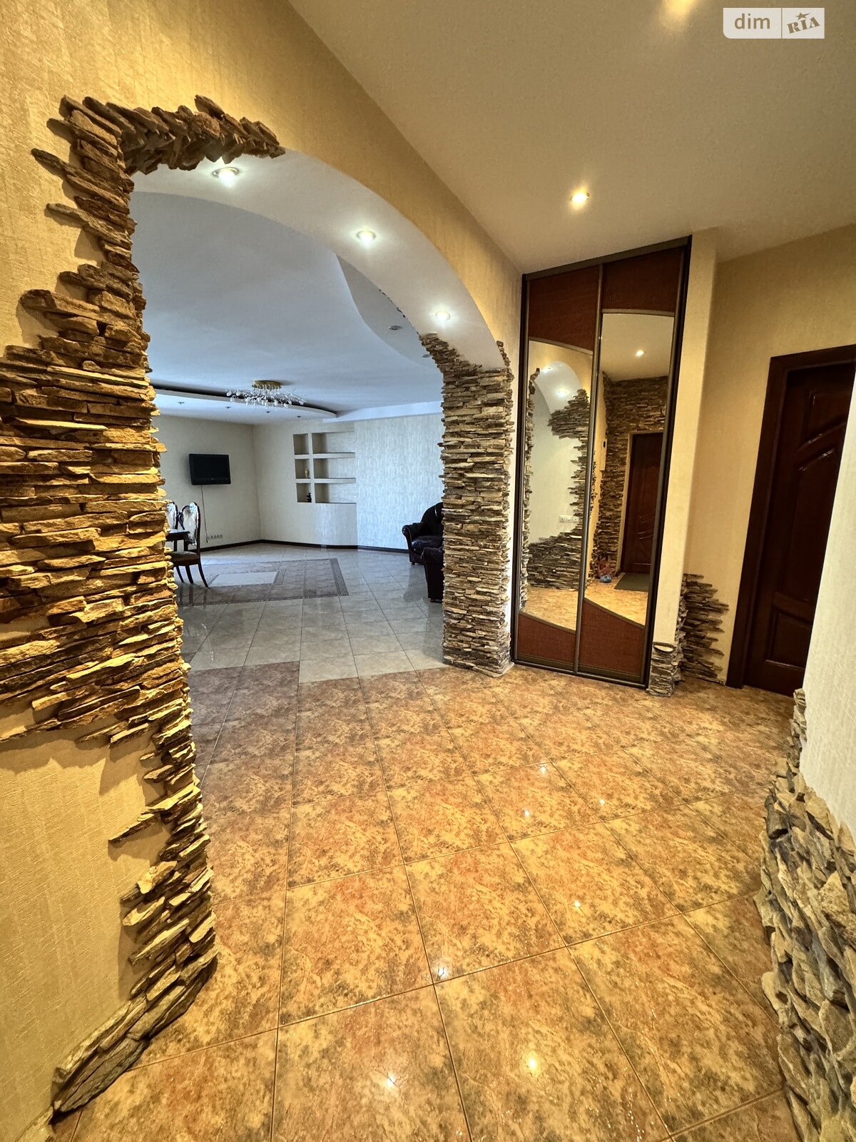 Продаж трикімнатної квартири в Хмельницькому, на вул. Героїв Майдану 48, район Центр фото 1