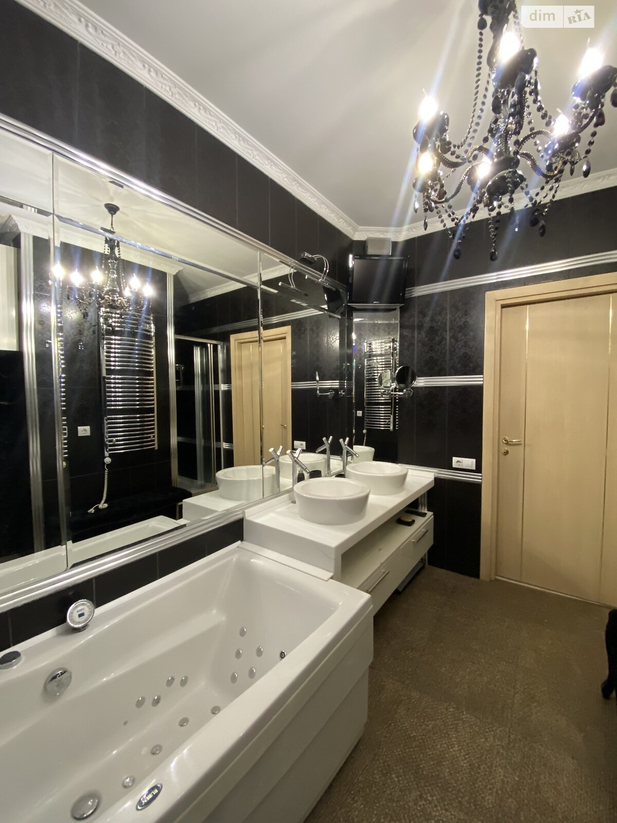 Продажа четырехкомнатной квартиры в Хмельницком, на ул. Пилипчука Владимира 61, район Центр фото 1 Продажа четырехкомнатной квартиры в Хмельницком, на ул. Пилипчука Владимира 61, район Центр фото 1