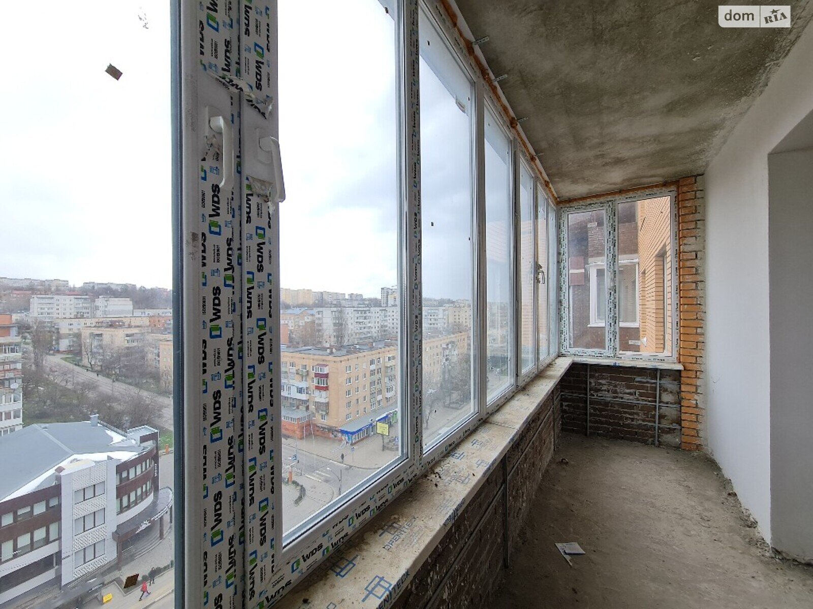 Продаж чотирикімнатної квартири в Хмельницькому, на вул. Зарічанська, район Виставка фото 1