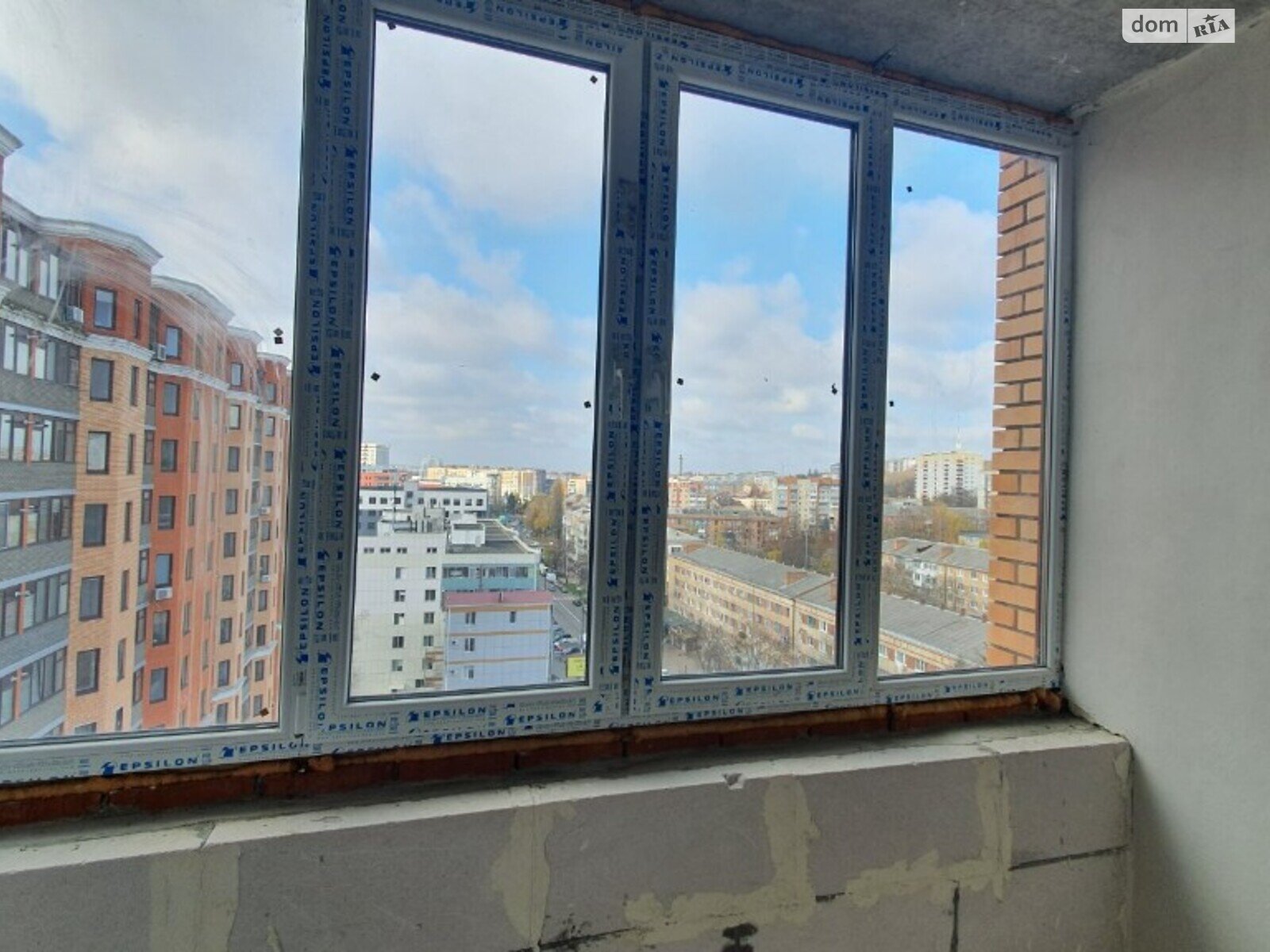 Продаж трикімнатної квартири в Хмельницькому, на вул. Зарічанська, район Виставка фото 1