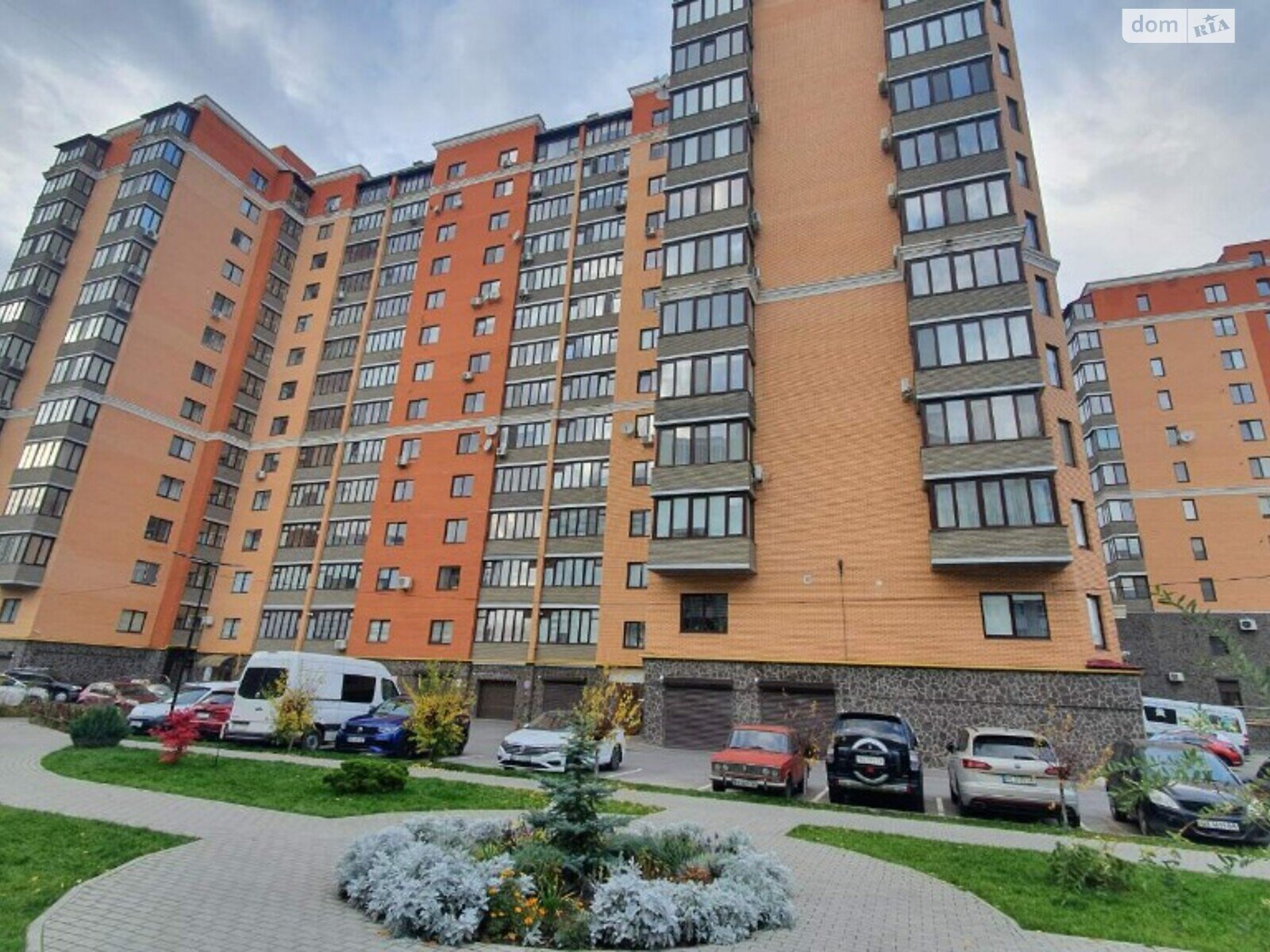 Продаж трикімнатної квартири в Хмельницькому, на вул. Зарічанська, район Виставка фото 1