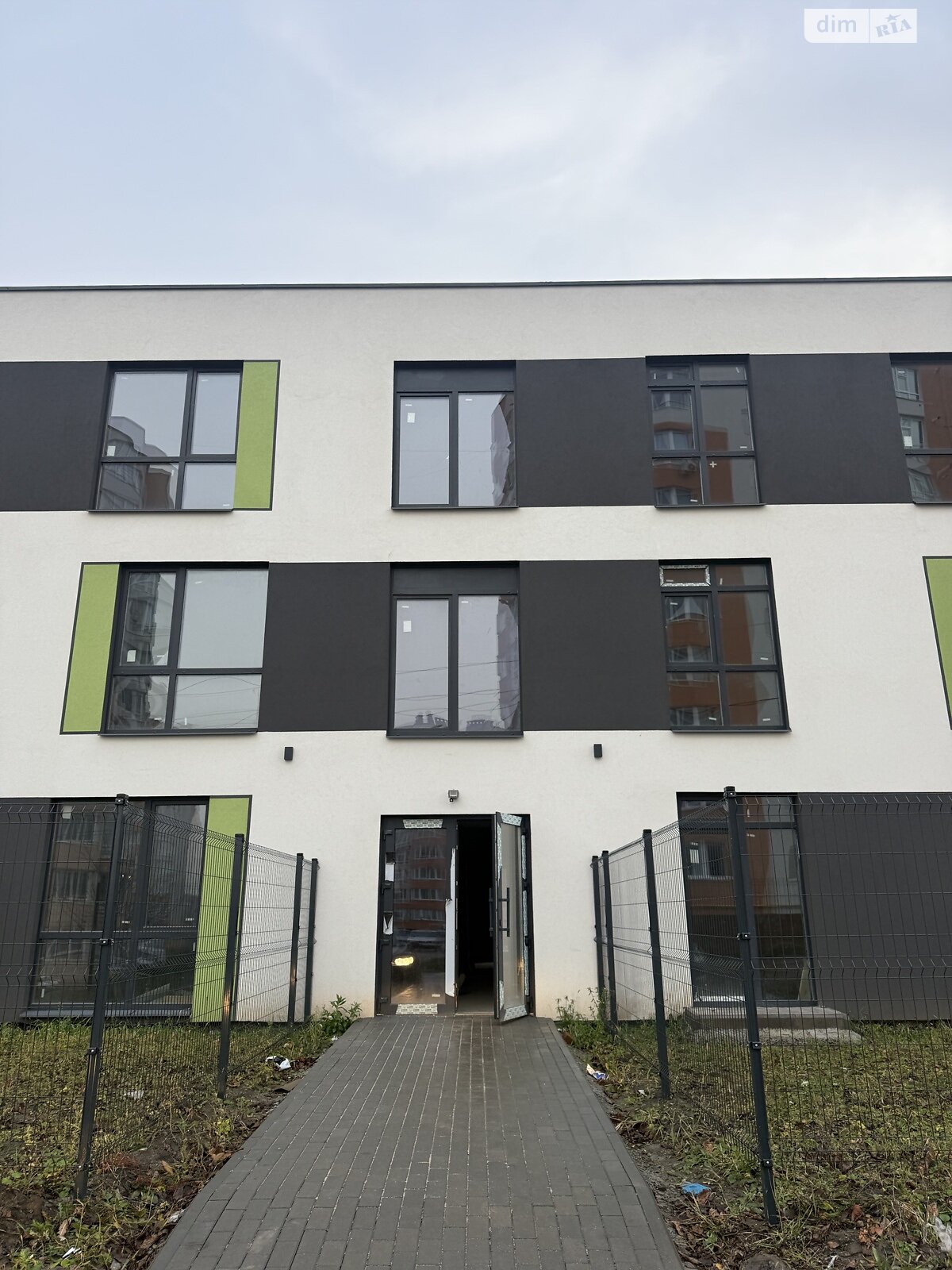 Продаж однокімнатної квартири в Хмельницькому, на вул. Серпнева 9, район Виставка фото 1