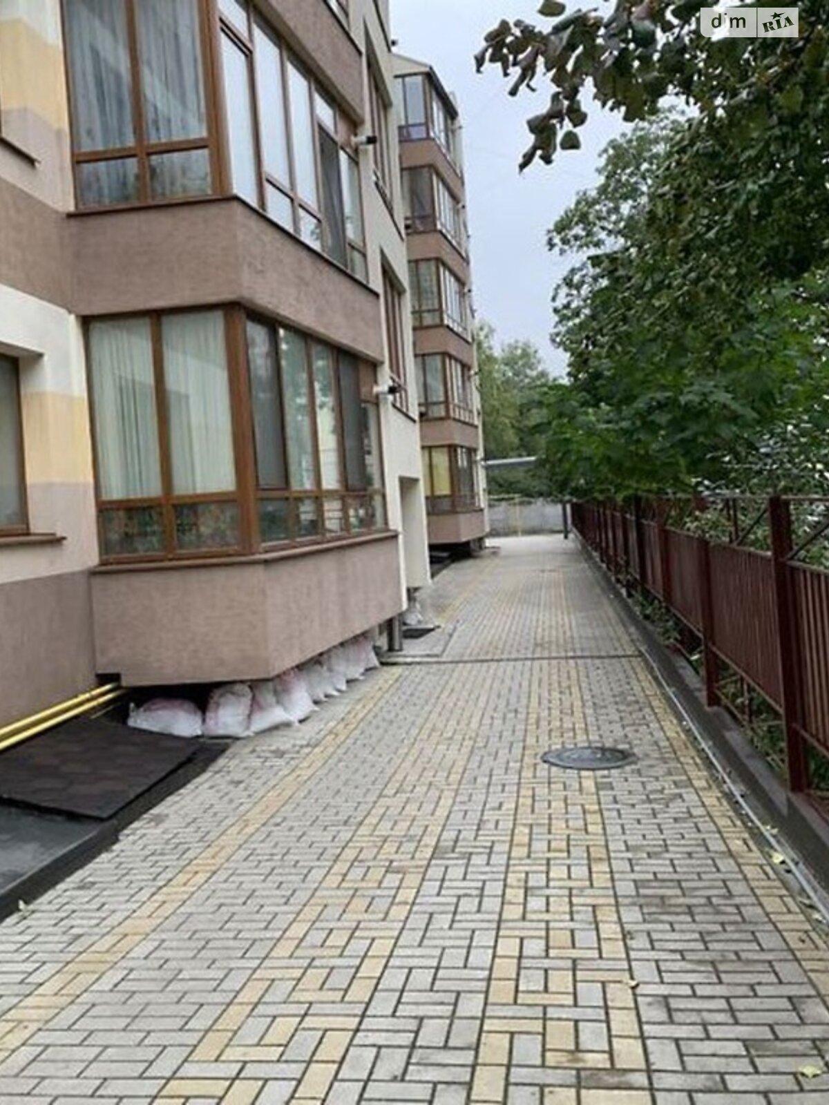 Продаж трикімнатної квартири в Хмельницькому, на просп. Миру, район Виставка фото 1 Продаж трикімнатної квартири в Хмельницькому, на просп. Миру, район Виставка фото 1