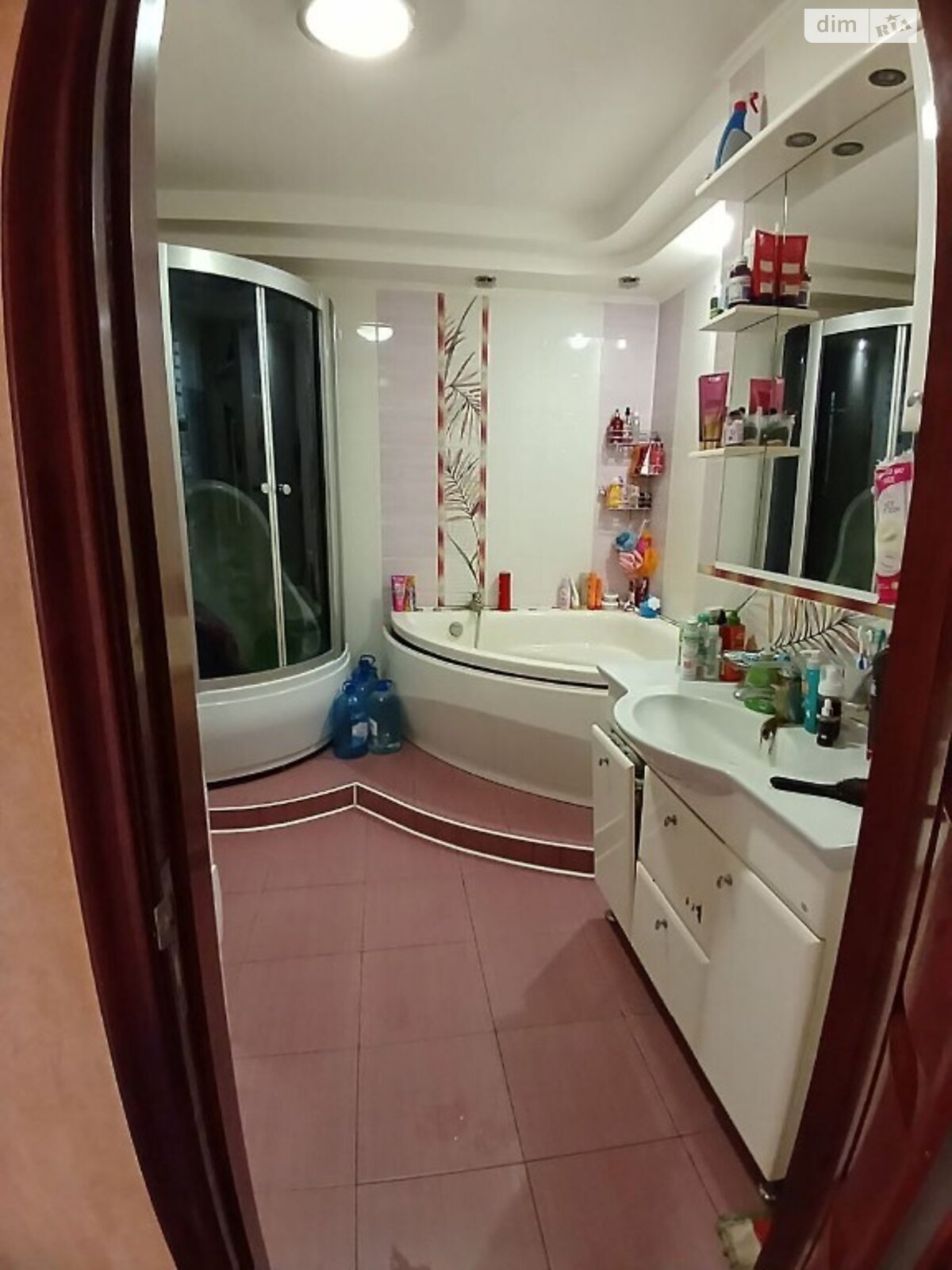 Продажа трехкомнатной квартиры в Хмельницком, на просп. Мира, район Выставка фото 1 Продажа трехкомнатной квартиры в Хмельницком, на просп. Мира, район Выставка фото 1