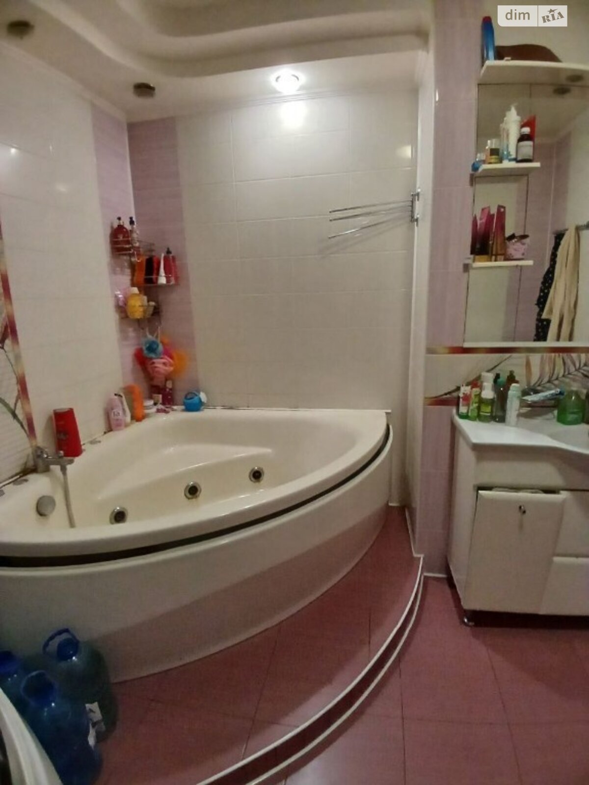 Продажа трехкомнатной квартиры в Хмельницком, на просп. Мира, район Выставка фото 1 Продажа трехкомнатной квартиры в Хмельницком, на просп. Мира, район Выставка фото 1