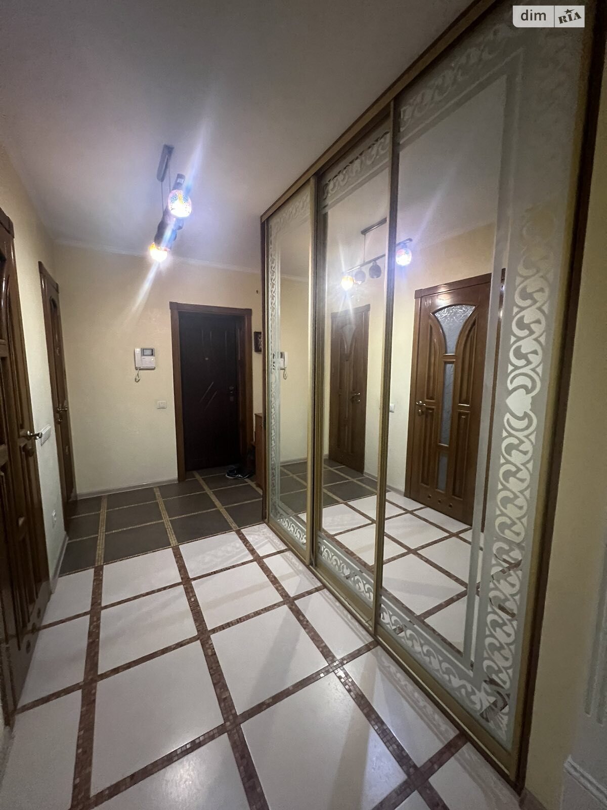 Продажа трехкомнатной квартиры в Хмельницком, на просп. Мира 84/2А, район Выставка фото 1 Продажа трехкомнатной квартиры в Хмельницком, на просп. Мира 84/2А, район Выставка фото 1