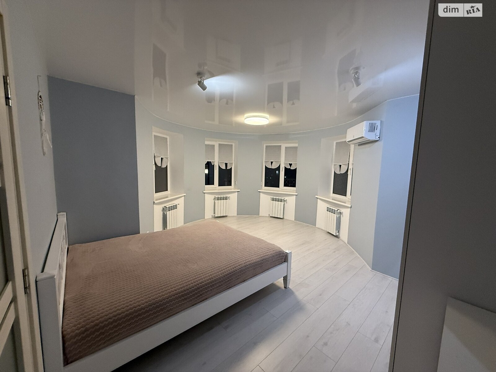 Продажа трехкомнатной квартиры в Хмельницком, на просп. Мира 94/1В, район Выставка фото 1