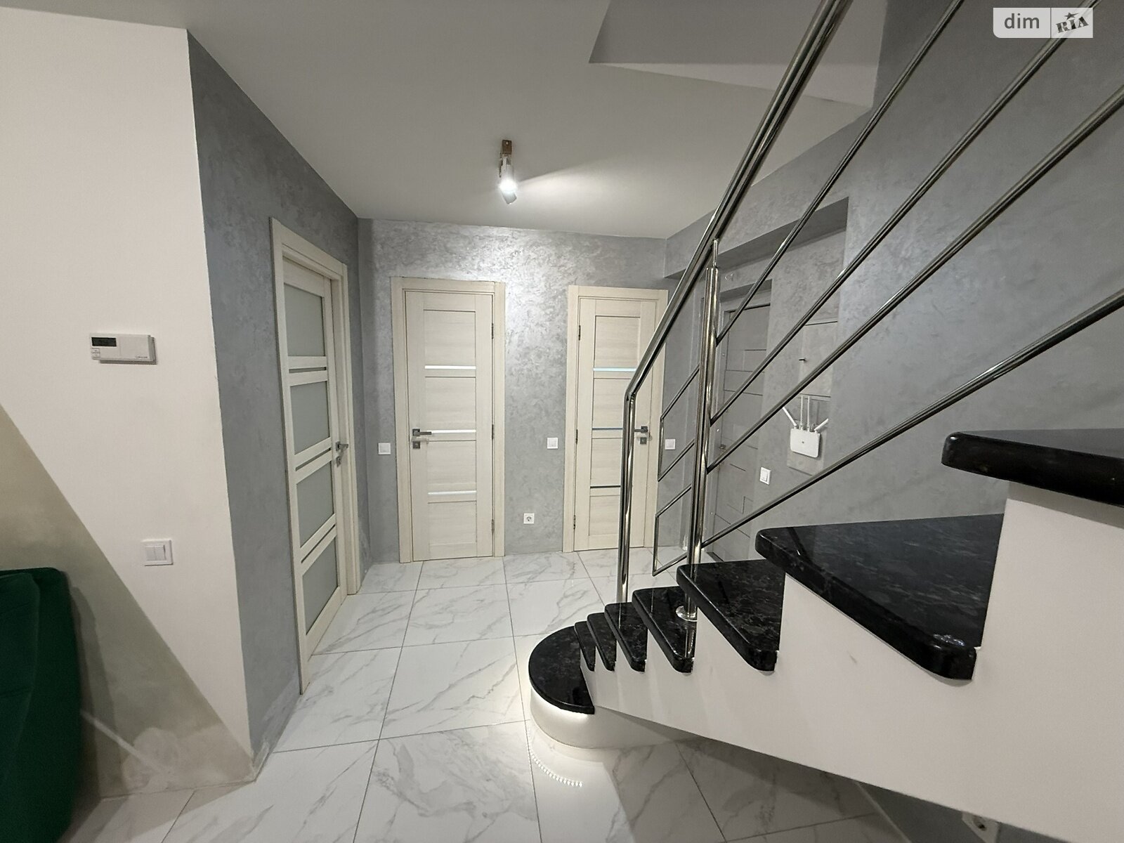 Продажа трехкомнатной квартиры в Хмельницком, на просп. Мира 94/1В, район Выставка фото 1