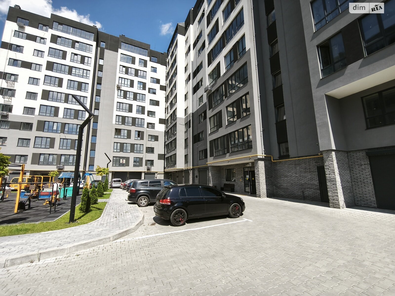 Продажа трехкомнатной квартиры в Хмельницком, на ул. Озерная 16Б корпус 1, район Выставка фото 1 Продажа трехкомнатной квартиры в Хмельницком, на ул. Озерная 16Б корпус 1, район Выставка фото 1