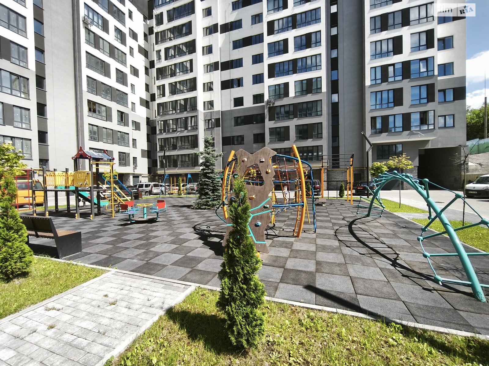 Продажа трехкомнатной квартиры в Хмельницком, на ул. Озерная 16Б корпус 1, район Выставка фото 1 Продажа трехкомнатной квартиры в Хмельницком, на ул. Озерная 16Б корпус 1, район Выставка фото 1