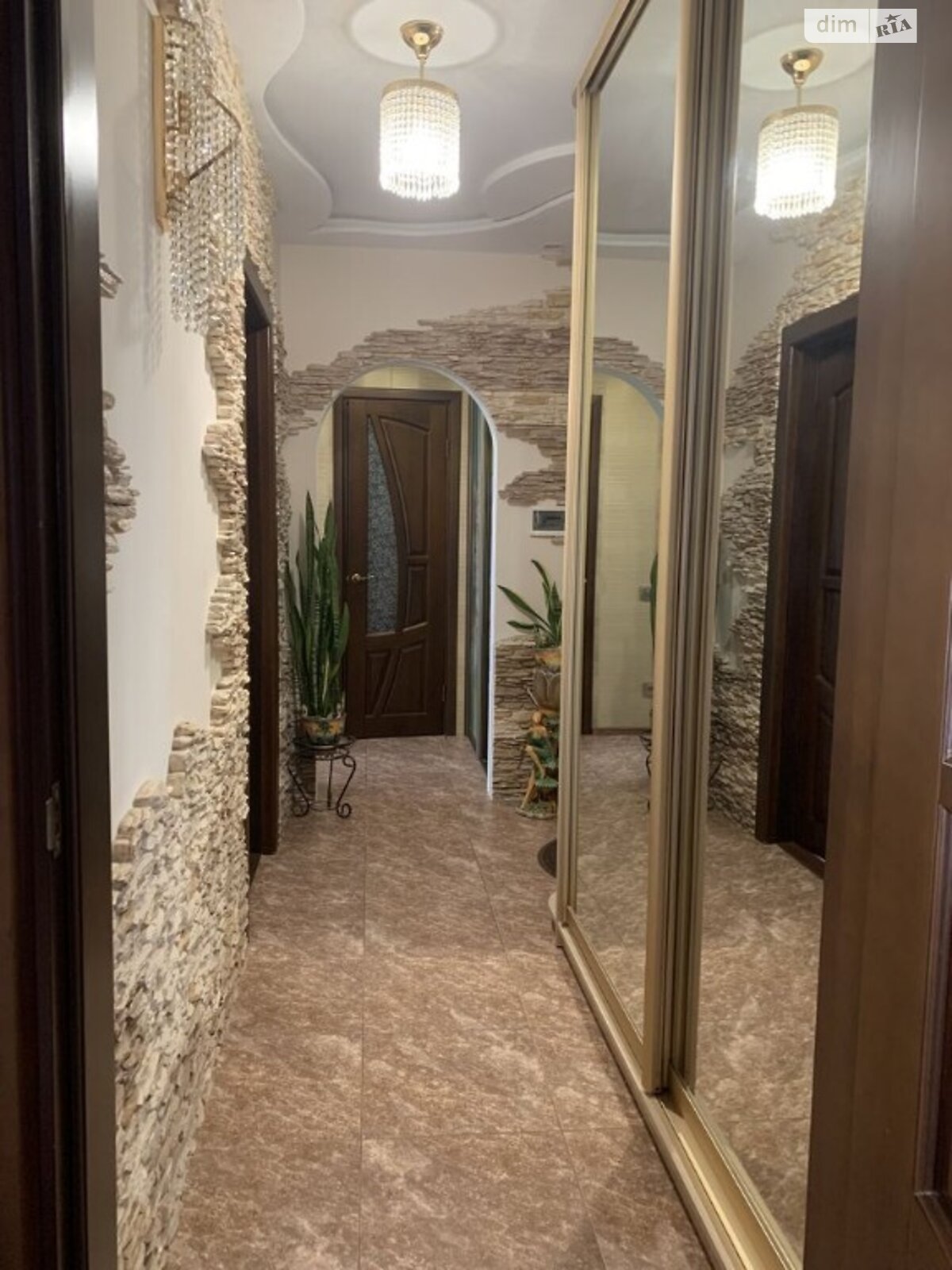 Продаж двокімнатної квартири в Хмельницькому, на вул. Степана Бандери 1, район Виставка фото 1 Продаж двокімнатної квартири в Хмельницькому, на вул. Степана Бандери 1, район Виставка фото 1