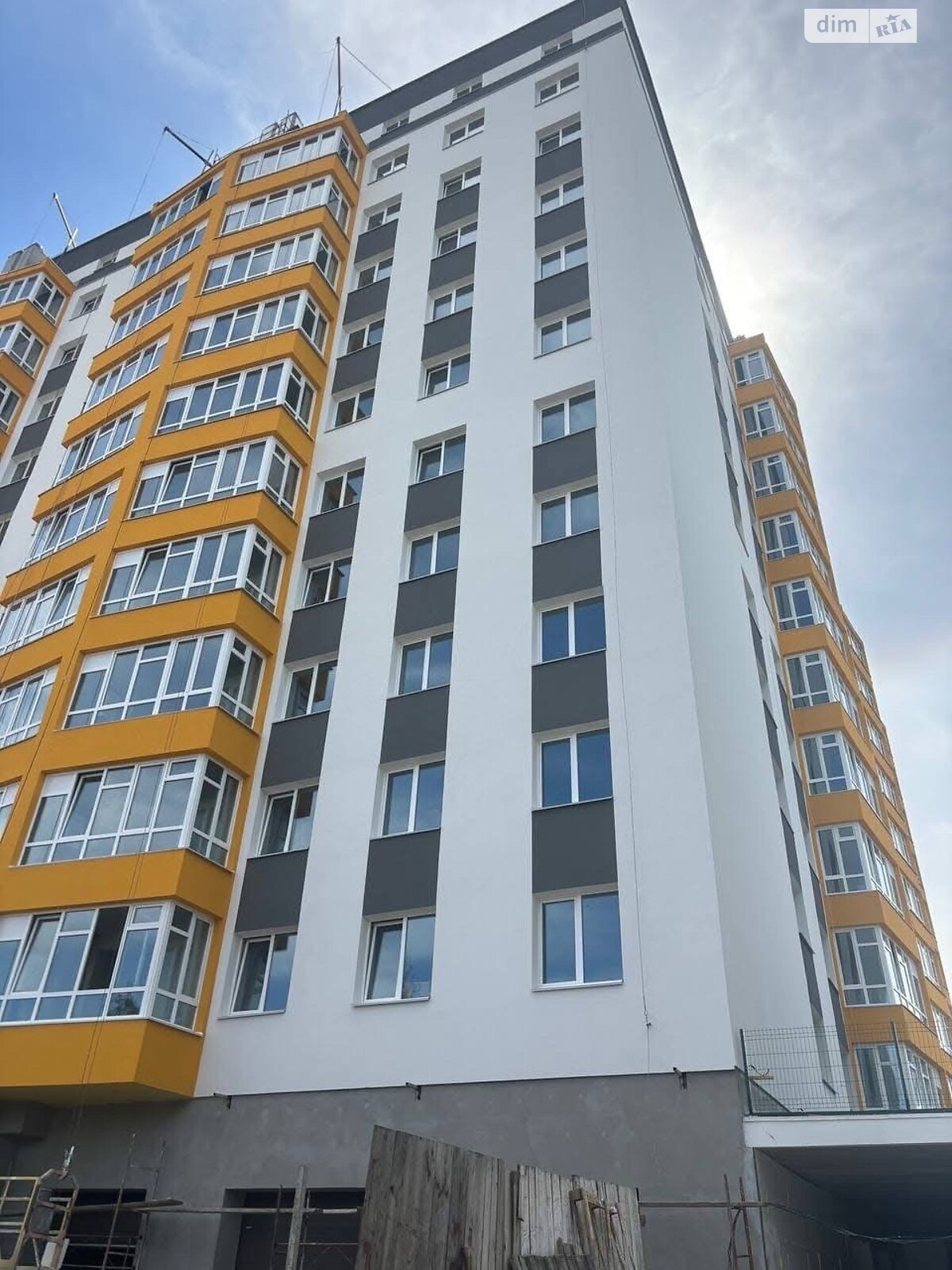 Продажа трехкомнатной квартиры в Хмельницком, на ул. Степана Бандеры 30А, район Выставка фото 1