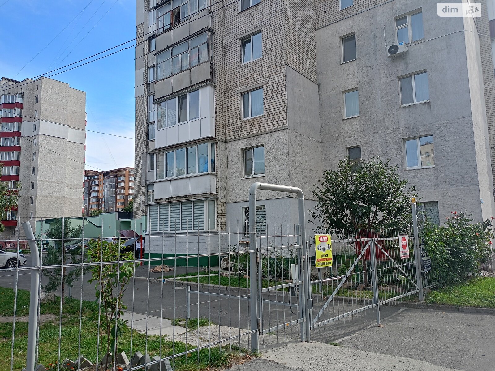 Продаж трикімнатної квартири в Хмельницькому, на вул. Зарічанська, район Виставка фото 1 Продаж трикімнатної квартири в Хмельницькому, на вул. Зарічанська, район Виставка фото 1