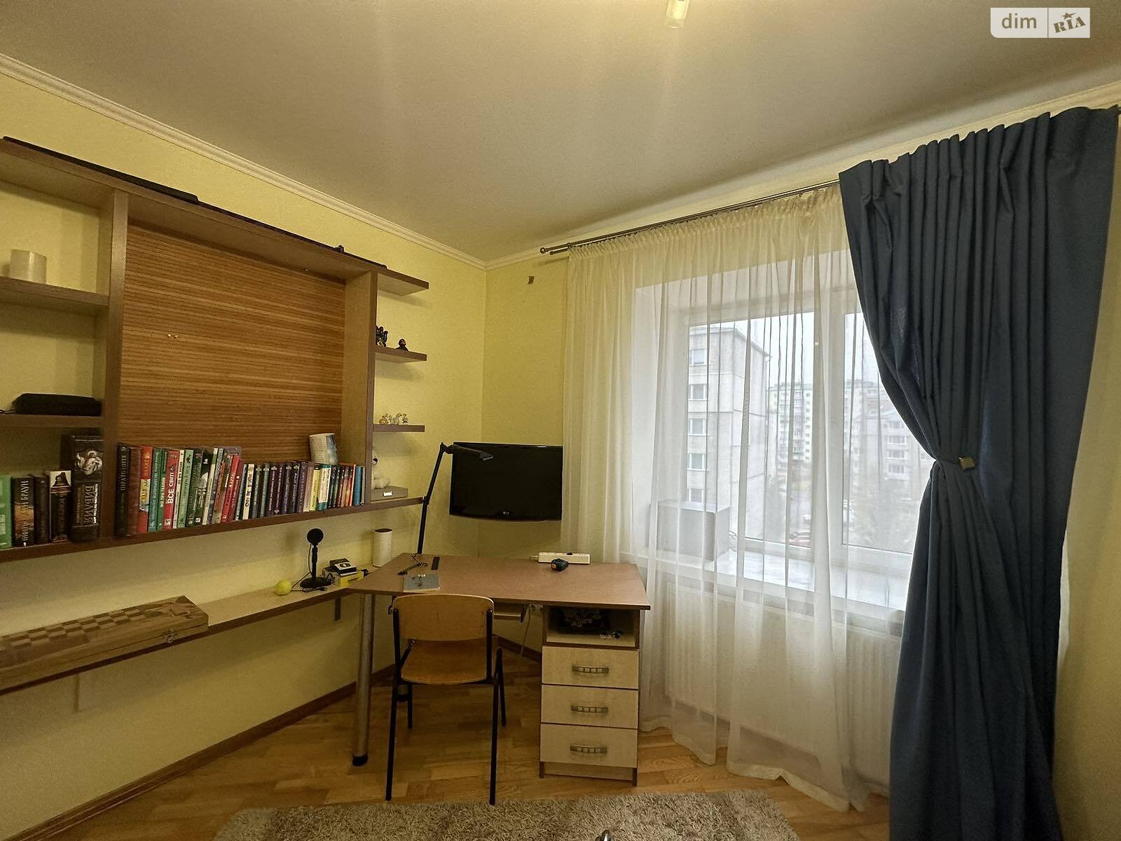 Продаж трикімнатної квартири в Хмельницькому, на вул. Зарічанська, район Виставка фото 1 Продаж трикімнатної квартири в Хмельницькому, на вул. Зарічанська, район Виставка фото 1