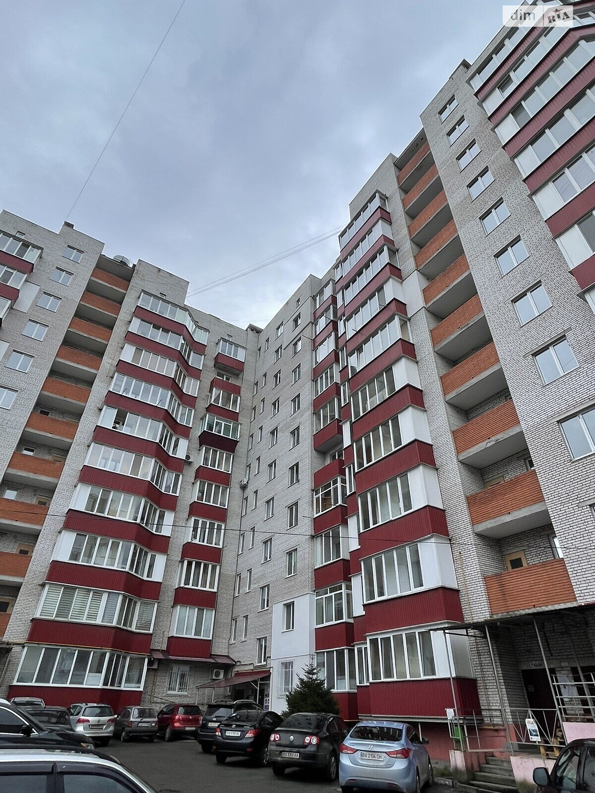 Продаж трикімнатної квартири в Хмельницькому, на вул. Зарічанська, район Виставка фото 1 Продаж трикімнатної квартири в Хмельницькому, на вул. Зарічанська, район Виставка фото 1