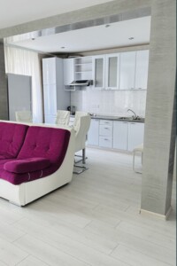 Продаж трикімнатної квартири в Хмельницькому, на вул. Зарічанська 50, район Виставка фото 2