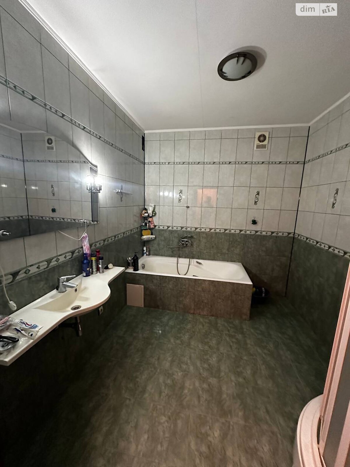 Продаж двокімнатної квартири в Хмельницькому, на вул. Зарічанська 22/3, кв. 15, район Виставка фото 1 Продаж двокімнатної квартири в Хмельницькому, на вул. Зарічанська 22/3, кв. 15, район Виставка фото 1