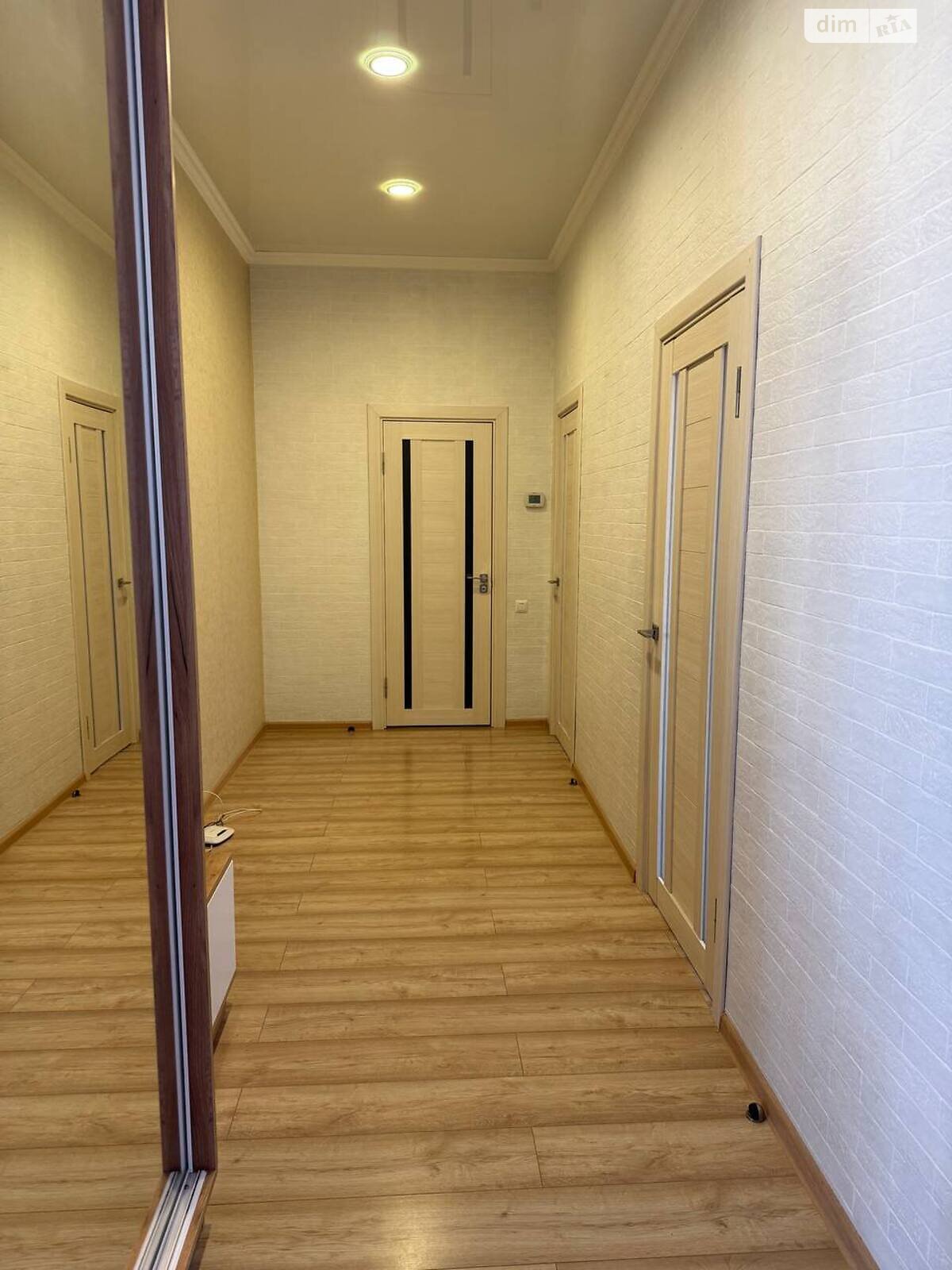 Продаж двокімнатної квартири в Хмельницькому, на вул. Зарічанська 3/2Б, район Виставка фото 1 Продаж двокімнатної квартири в Хмельницькому, на вул. Зарічанська 3/2Б, район Виставка фото 1