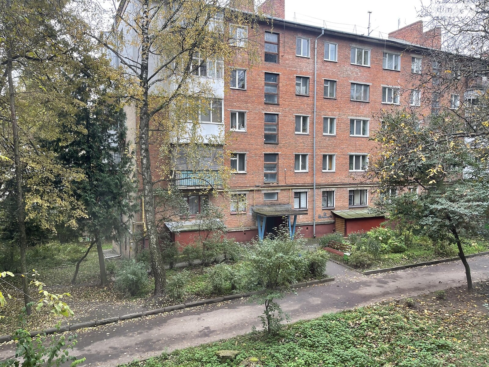 Продаж трикімнатної квартири в Хмельницькому, на вул. Зарічанська 6/3, район Виставка фото 1 Продаж трикімнатної квартири в Хмельницькому, на вул. Зарічанська 6/3, район Виставка фото 1