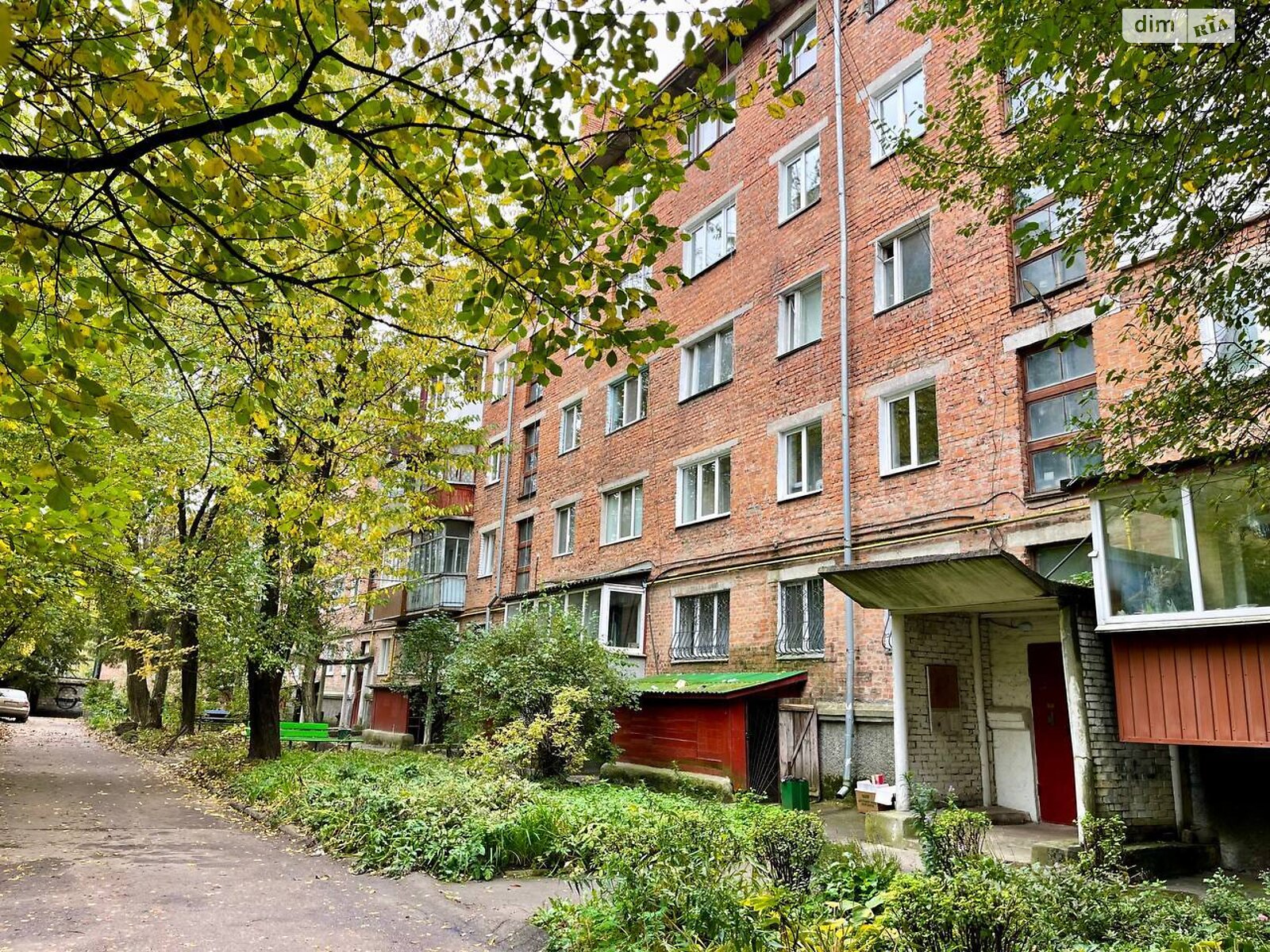 Продаж трикімнатної квартири в Хмельницькому, на вул. Зарічанська 6/3, район Виставка фото 1 Продаж трикімнатної квартири в Хмельницькому, на вул. Зарічанська 6/3, район Виставка фото 1