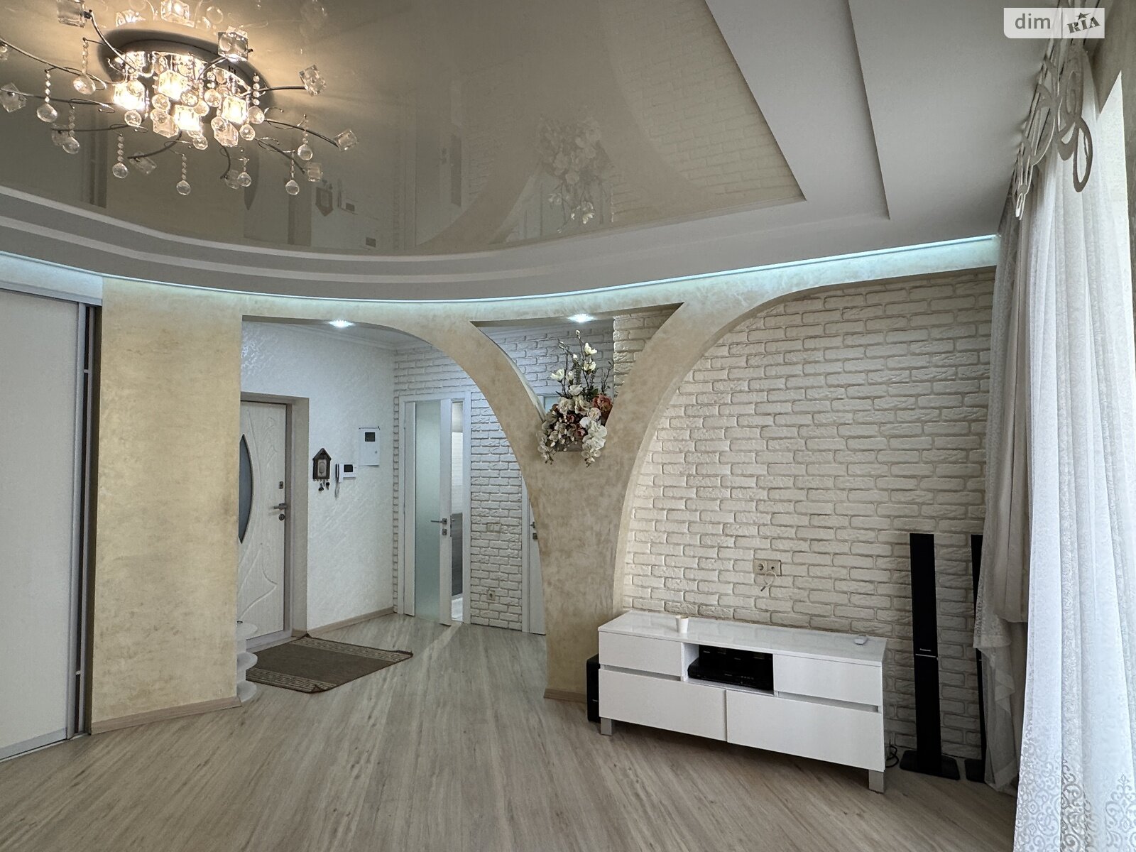 Продаж двокімнатної квартири в Хмельницькому, на вул. Зарічанська 11, район Виставка фото 1